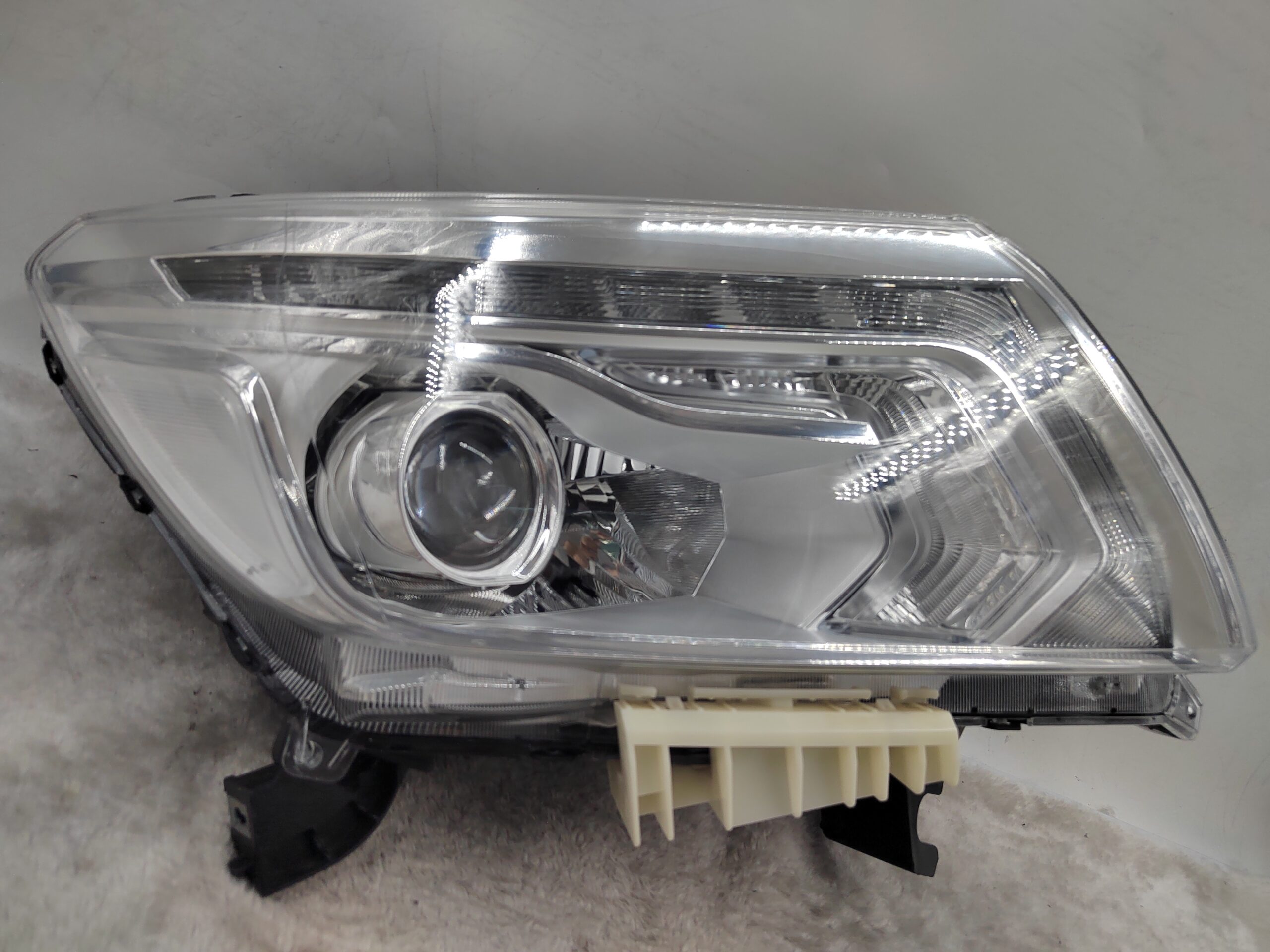 NISSAN NAVARA NP300 2015-2020 LED R.H.S HEADLIGHT ASSEMBLY