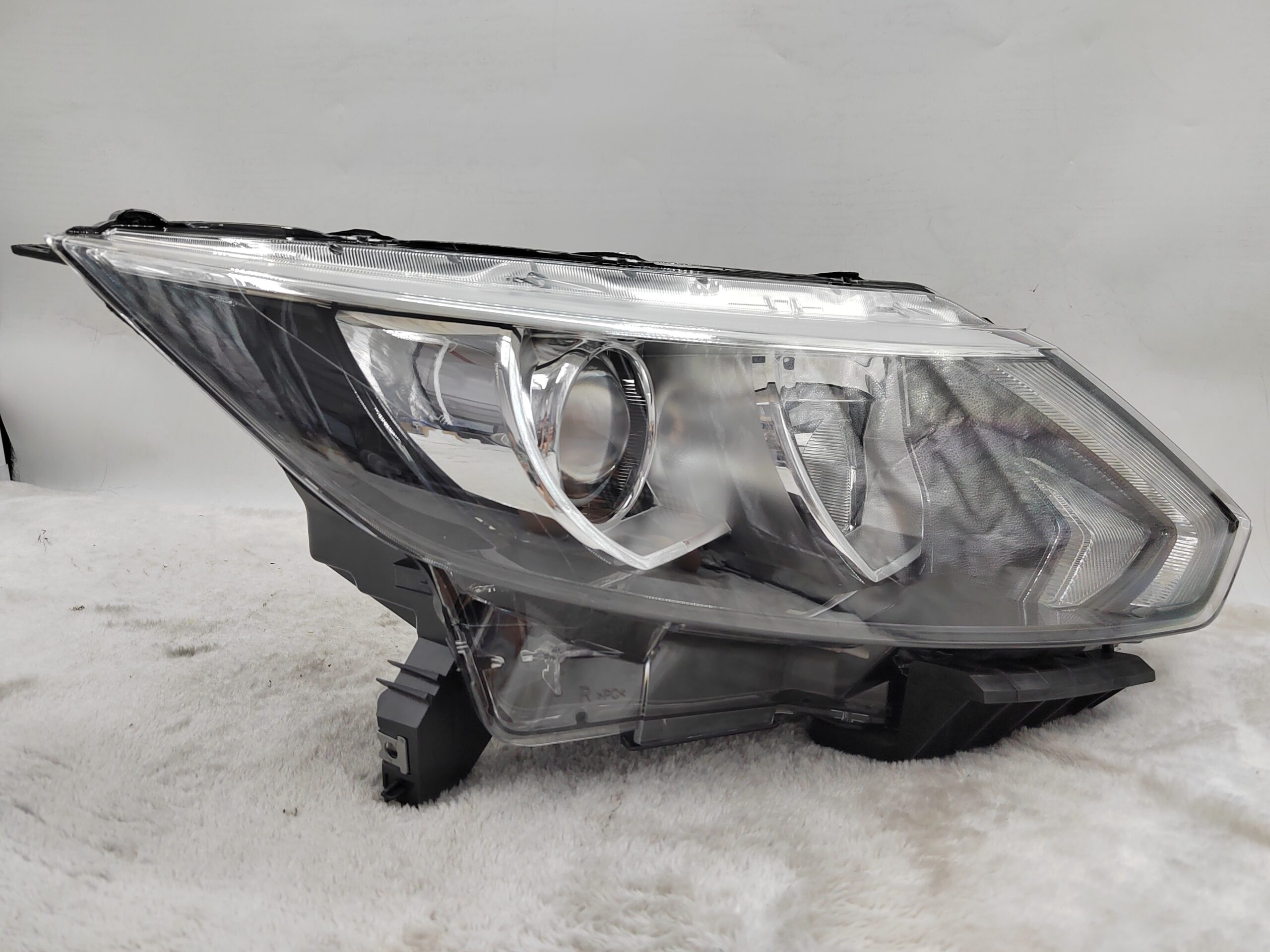 NISSAN QASHQAI J11 2014-2016 HALOGEN R.H.S HEADLIGHT ASSEMBLY