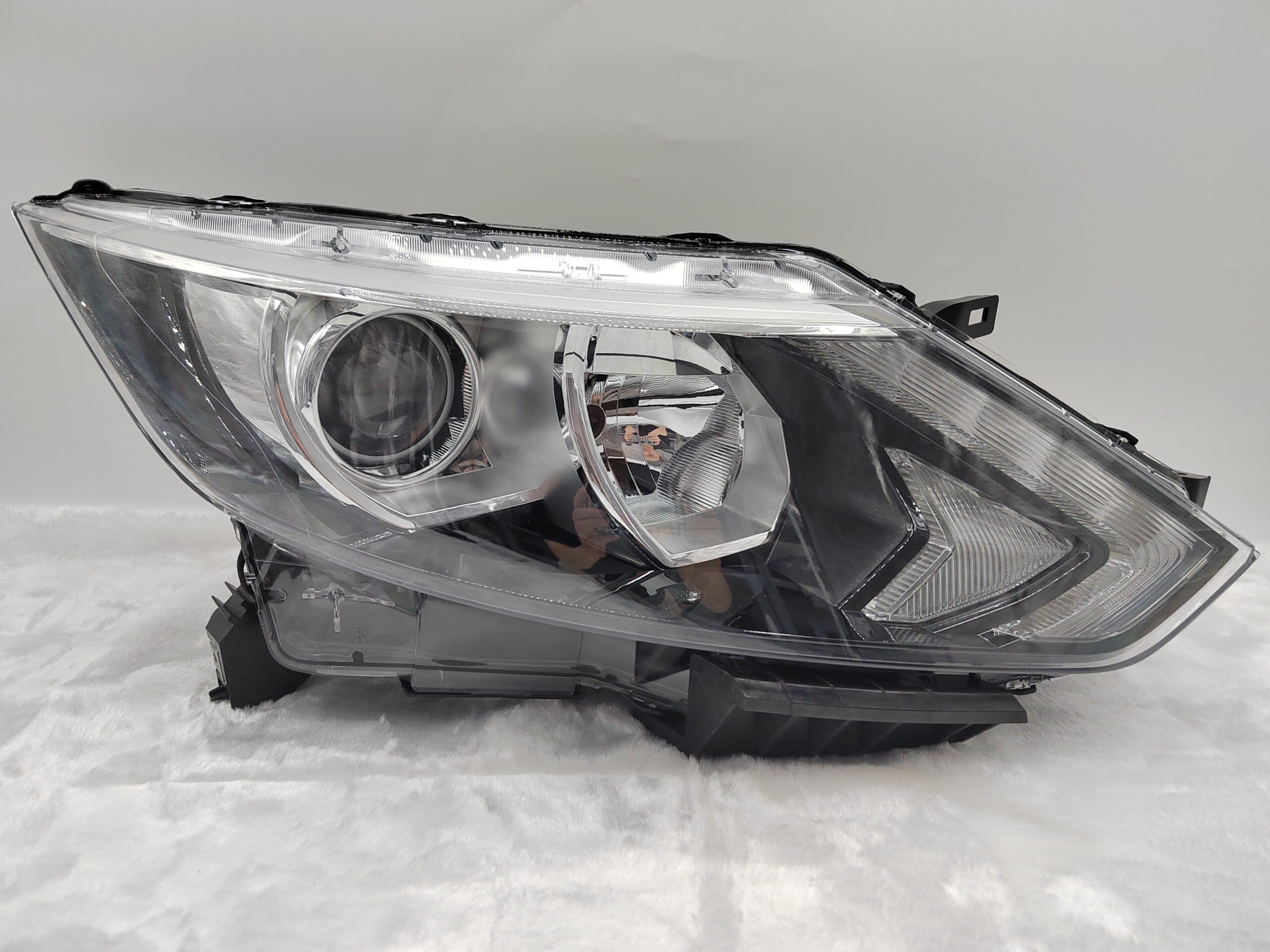 NISSAN QASHQAI J11 2014-2016 HALOGEN R.H.S HEADLIGHT ASSEMBLY