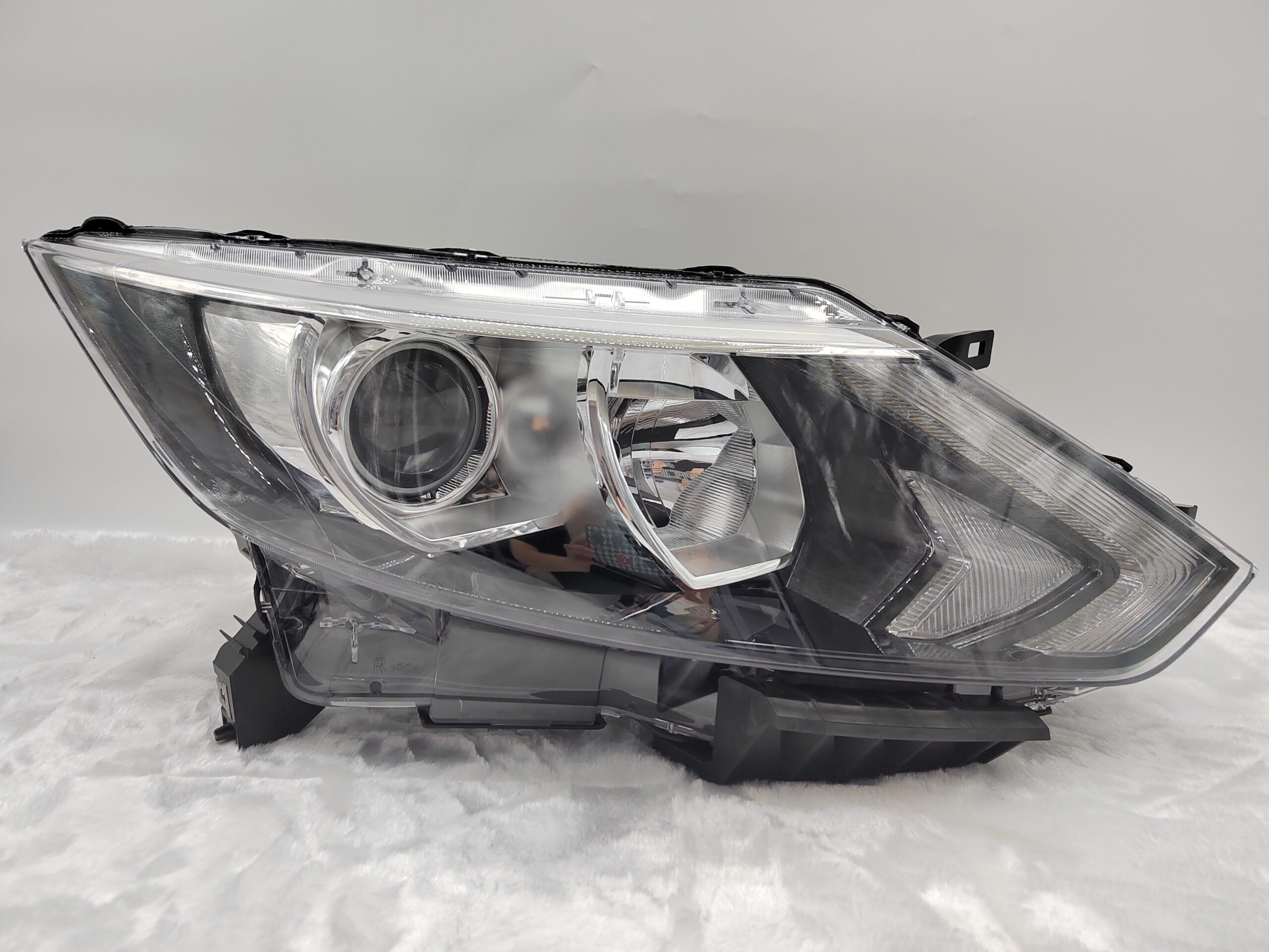 NISSAN QASHQAI J11 2014-2016 HALOGEN R.H.S HEADLIGHT ASSEMBLY