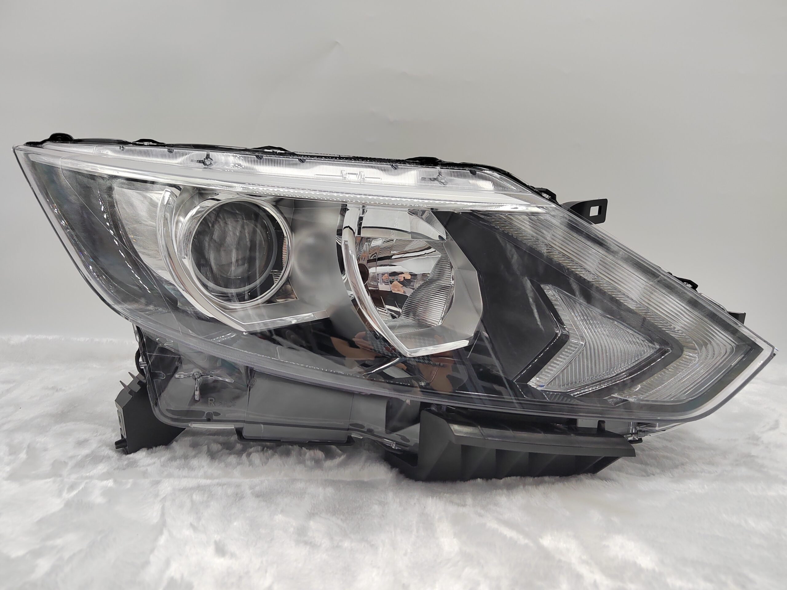 NISSAN QASHQAI J11 2014-2016 HALOGEN R.H.S HEADLIGHT ASSEMBLY