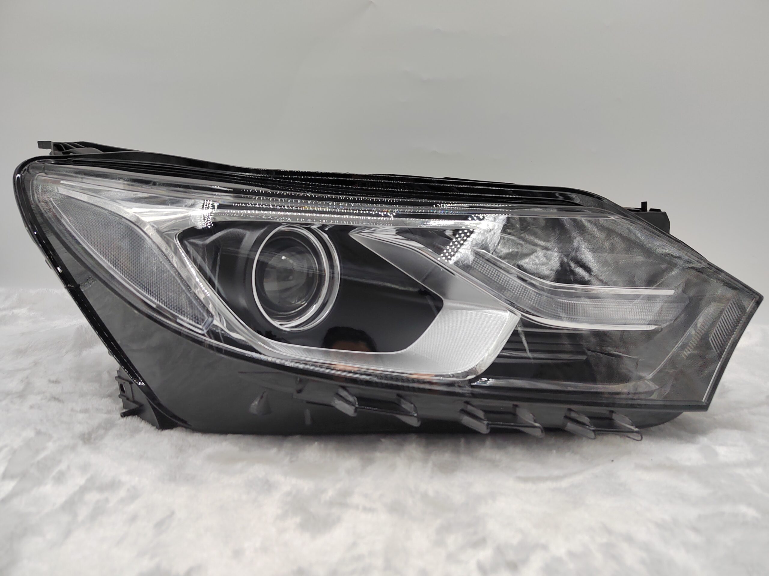 HOLDEN EQUINOX 2018-2020 XENON R.H.S HEADLIGHT ASSEMBLY