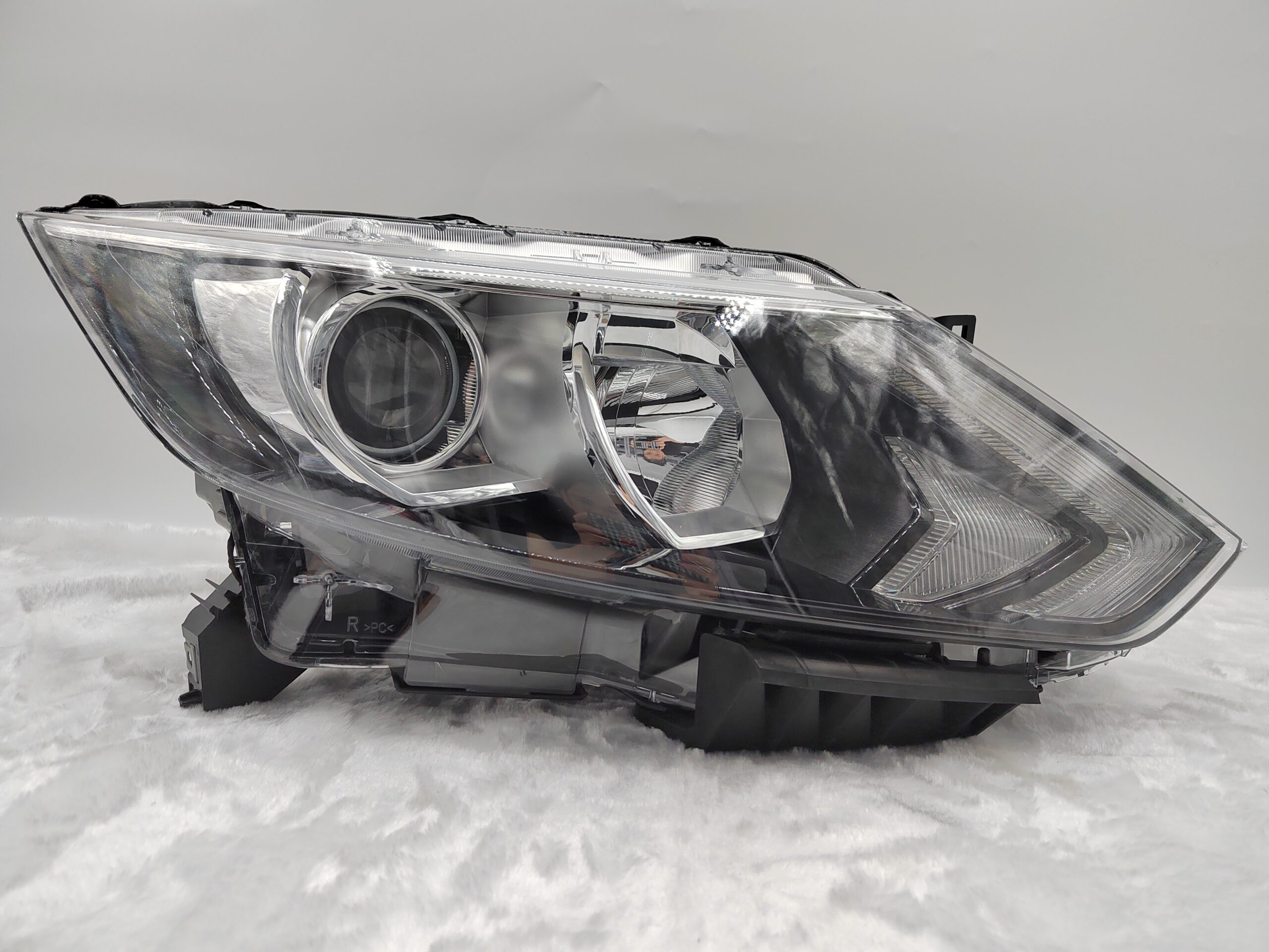 NISSAN QASHQAI J11 2014-2016 HALOGEN R.H.S HEADLIGHT ASSEMBLY