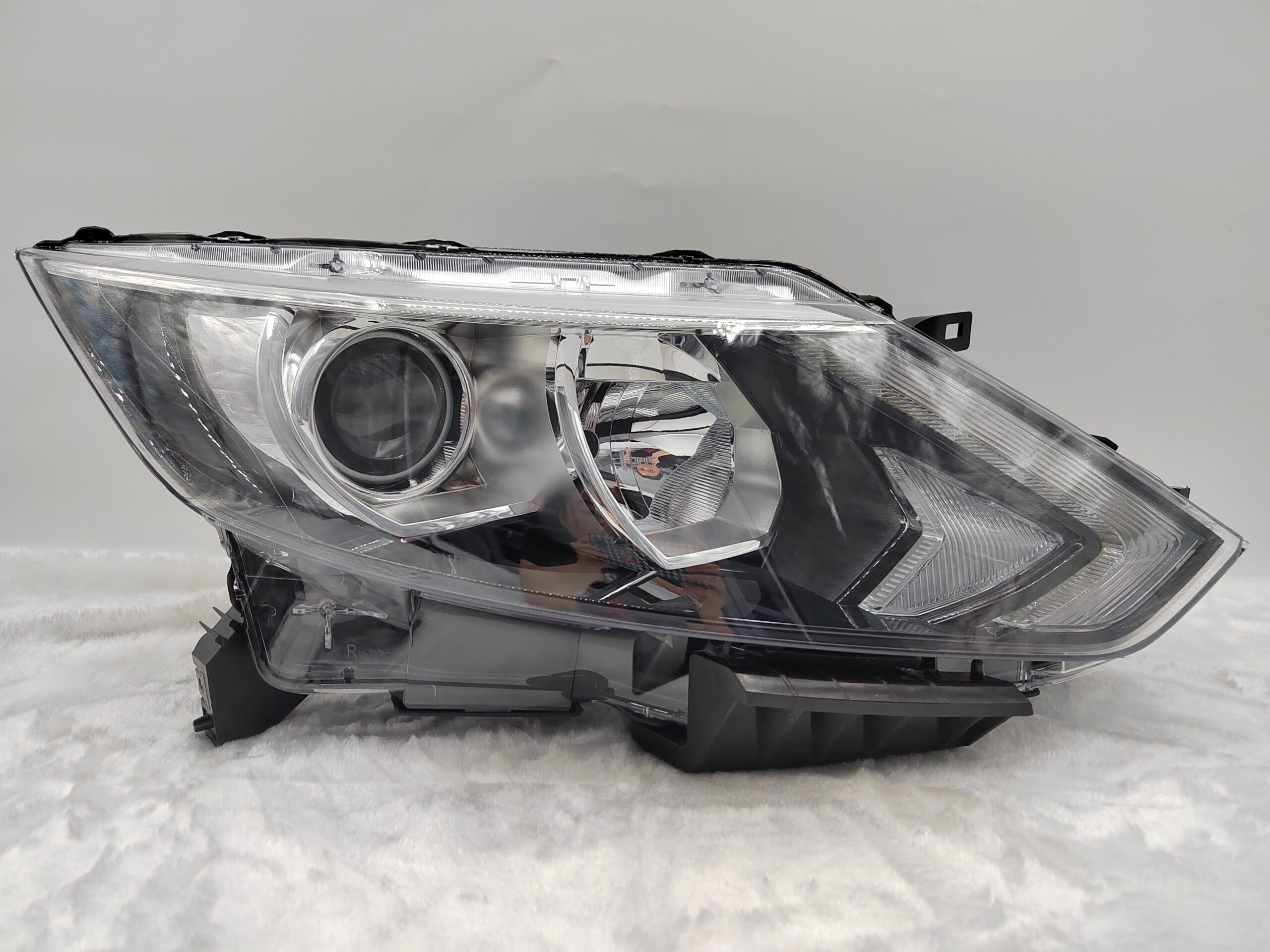 NISSAN QASHQAI J11 2014-2016 HALOGEN R.H.S HEADLIGHT ASSEMBLY