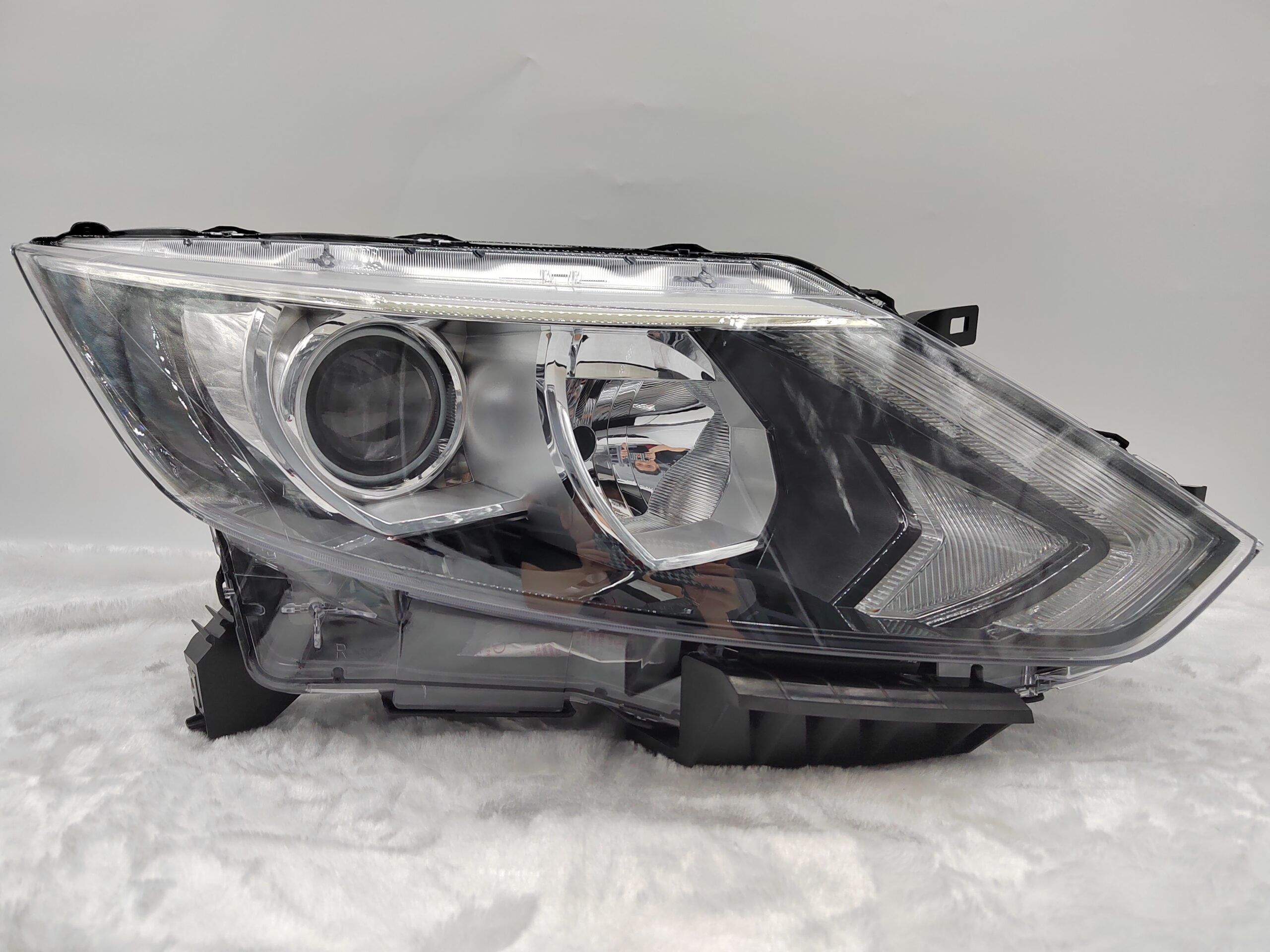 NISSAN QASHQAI J11 2014-2016 HALOGEN R.H.S HEADLIGHT ASSEMBLY