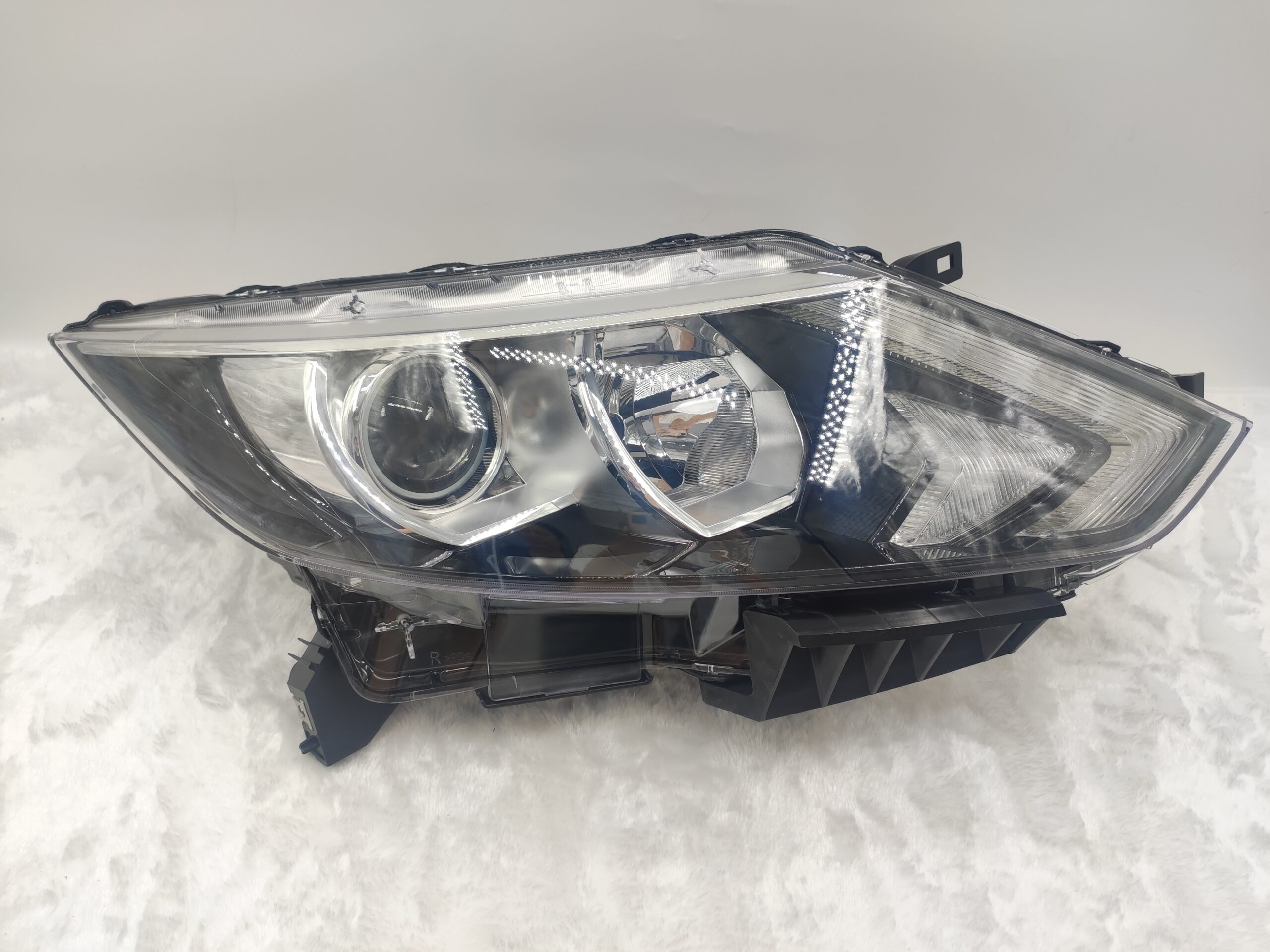 NISSAN QASHQAI J11 2014-2016 HALOGEN R.H.S HEADLIGHT ASSEMBLY