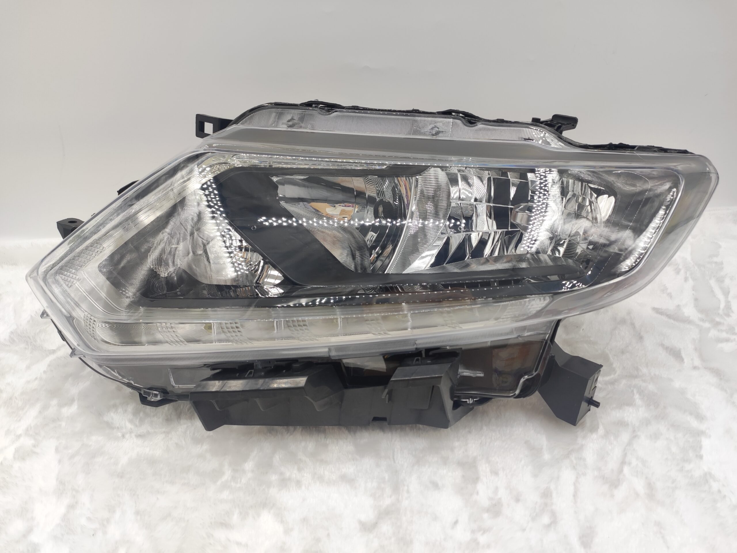 NISSAN X-TRAIL 2014-2016 HALOGEN L.H.S HEADLIGHT ASSEMBLY