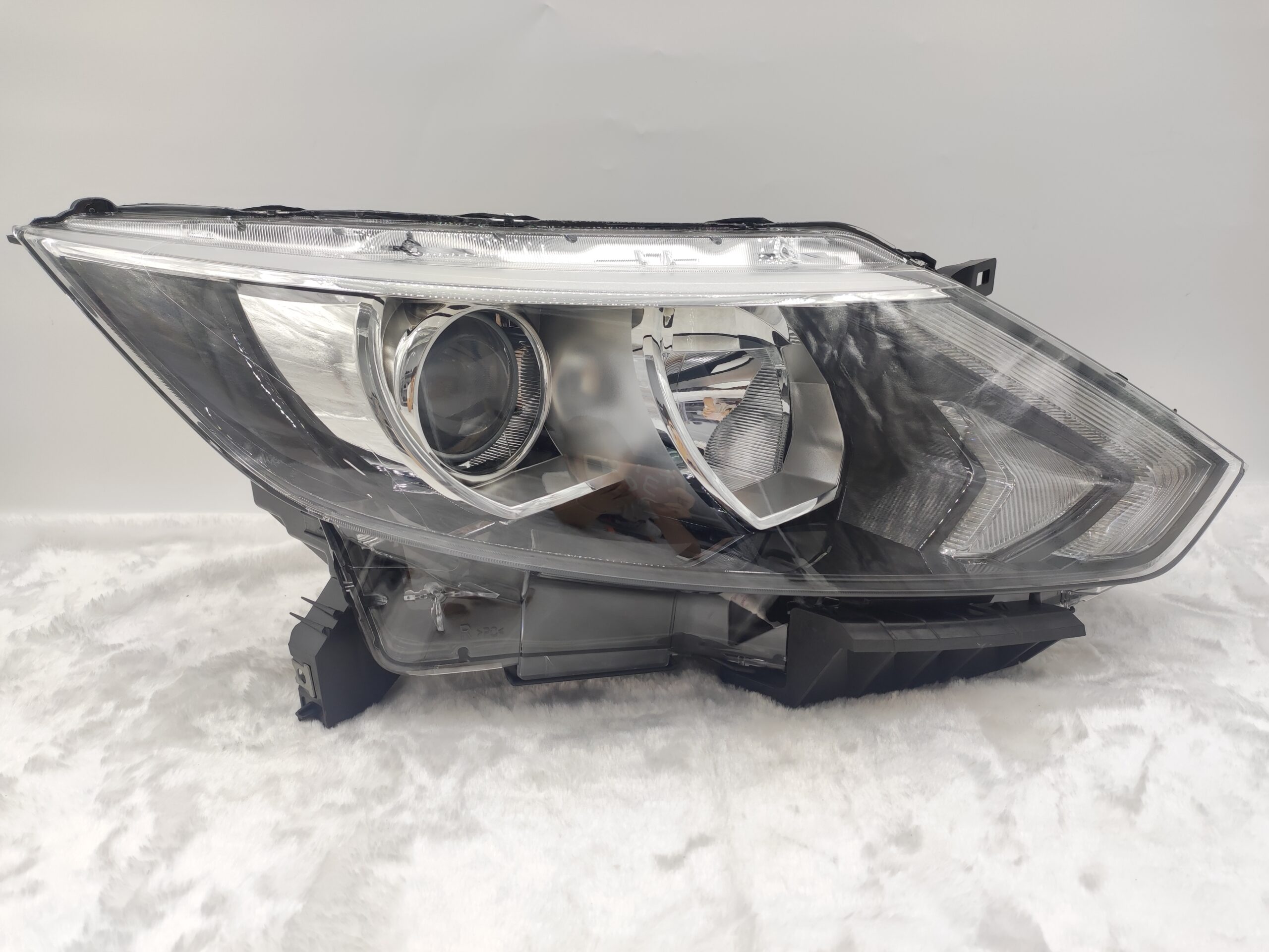 NISSAN QASHQAI J11 2014-2016 HALOGEN R.H.S HEADLIGHT ASSEMBLY