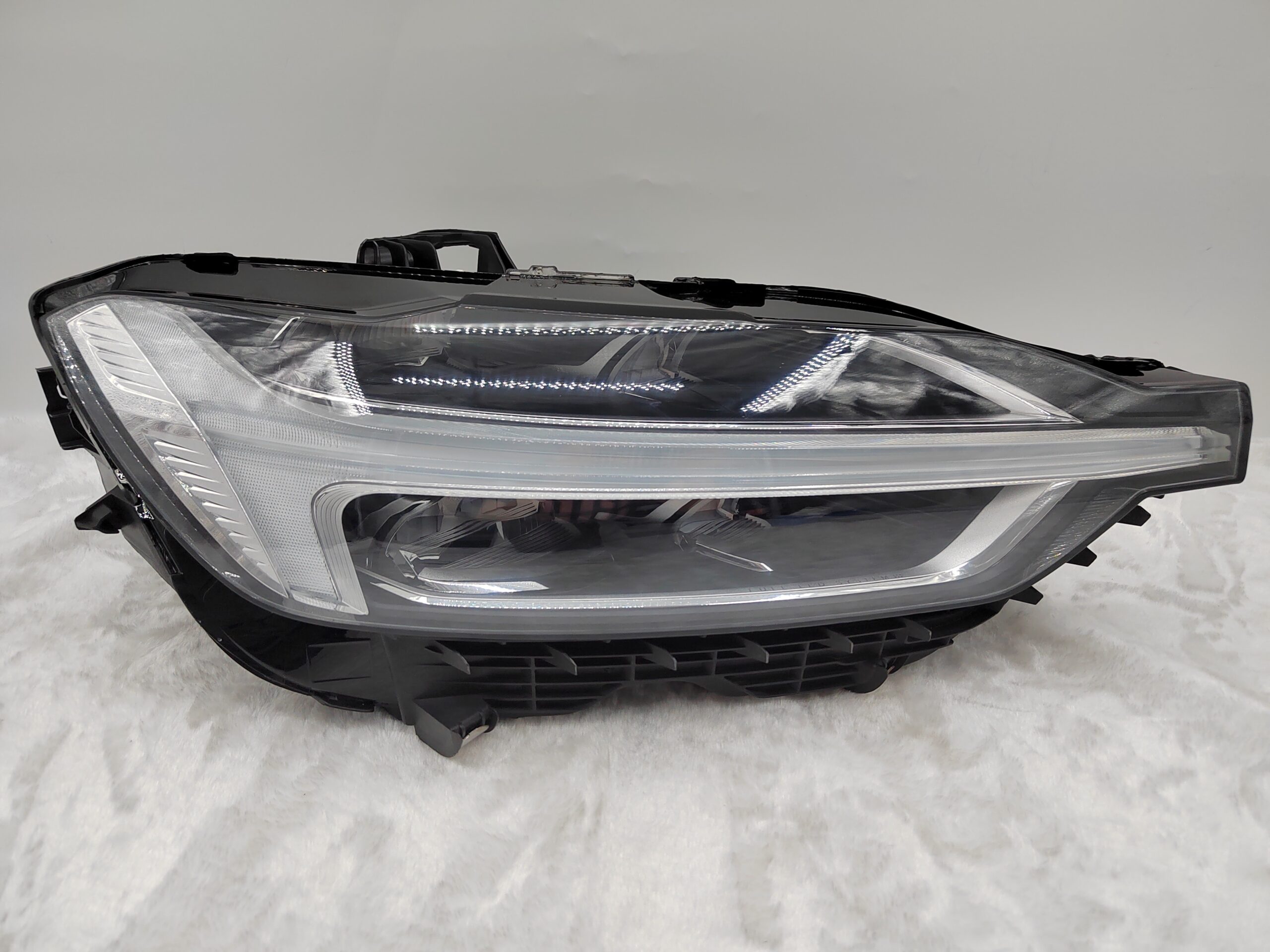 VOLVO XC60 D4 2018-2023 LED R.H.S HEADLIGHT ASSEMBLY