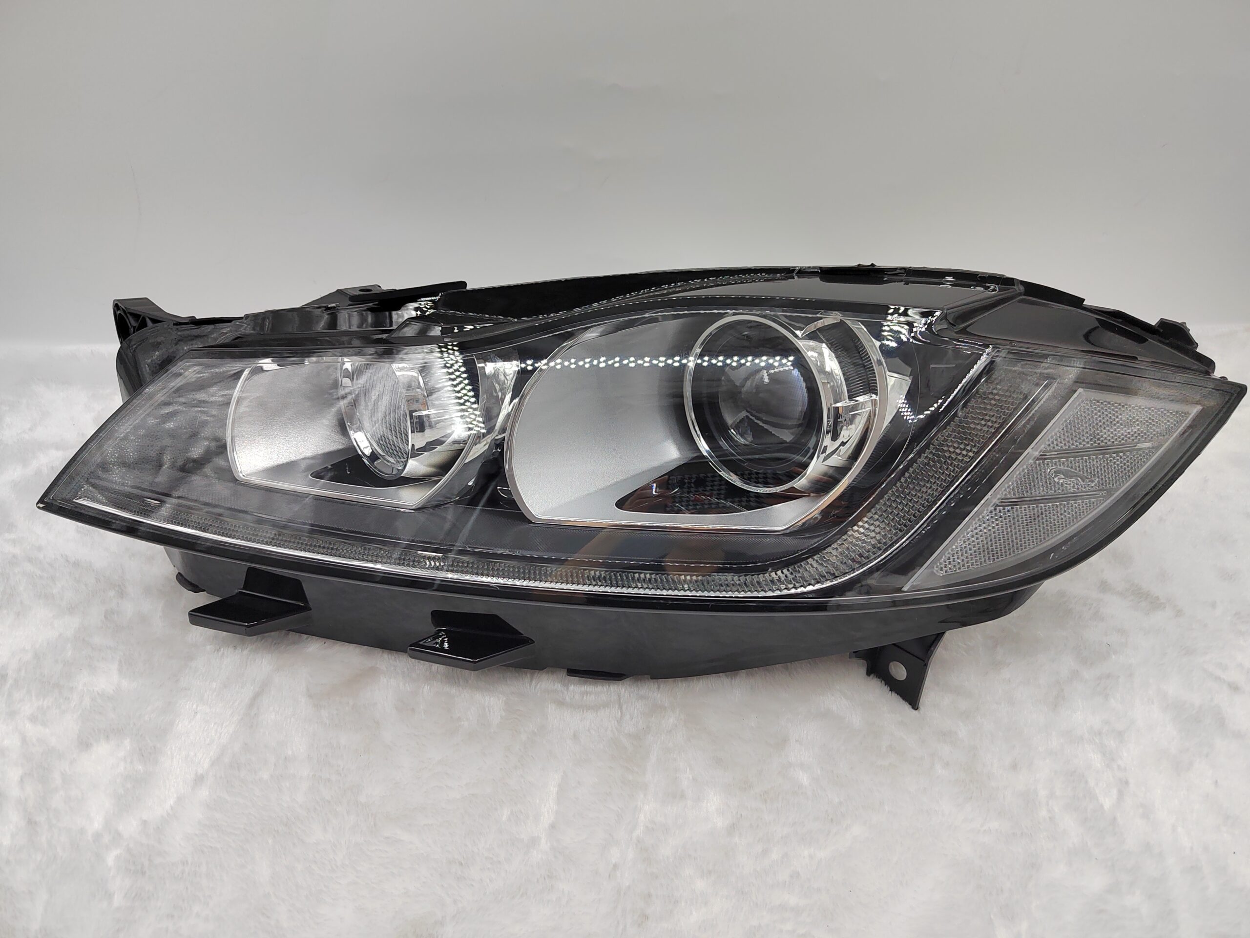 JAGUAR XF 2016-2020 XENON L.H.S HEADLIGHT ASSEMBLY