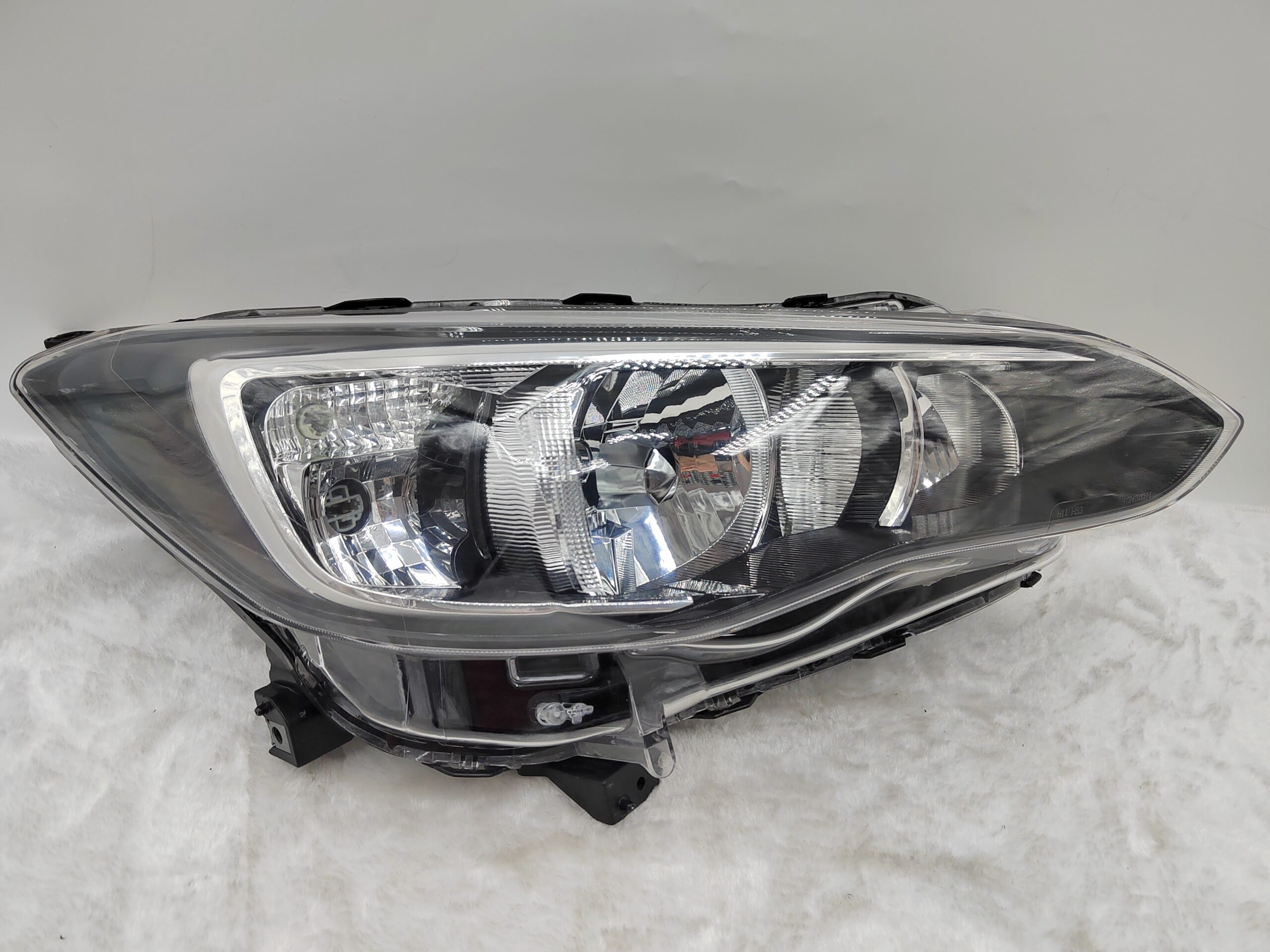 SUBARU XV 2017-2019 HALOGEN R.H.S HEADLIGHT ASSEMBLY