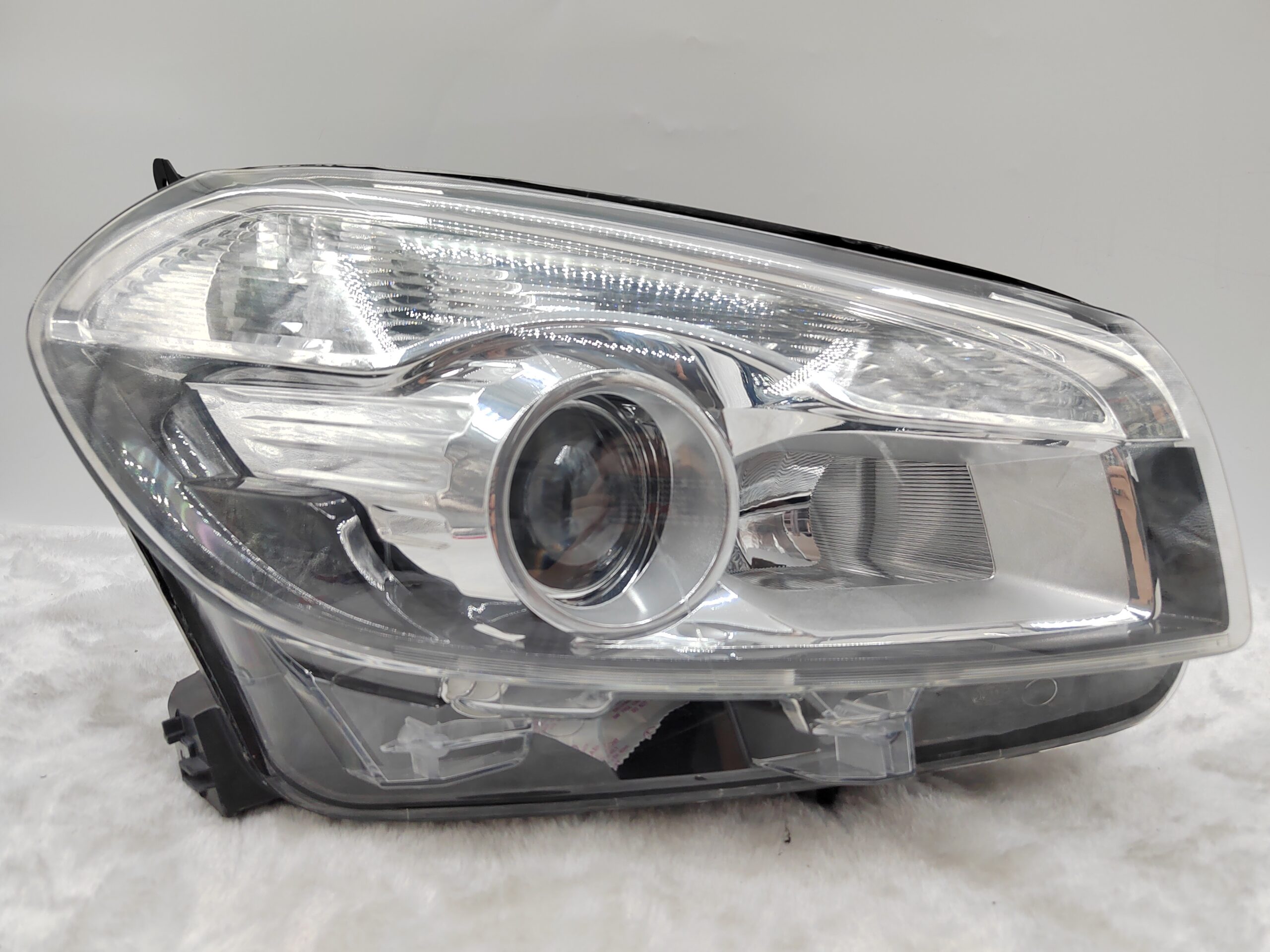 NISSAN DUALIS 2010-2013 HALOGEN R.H.S HEADLIGHT ASSEMBLY