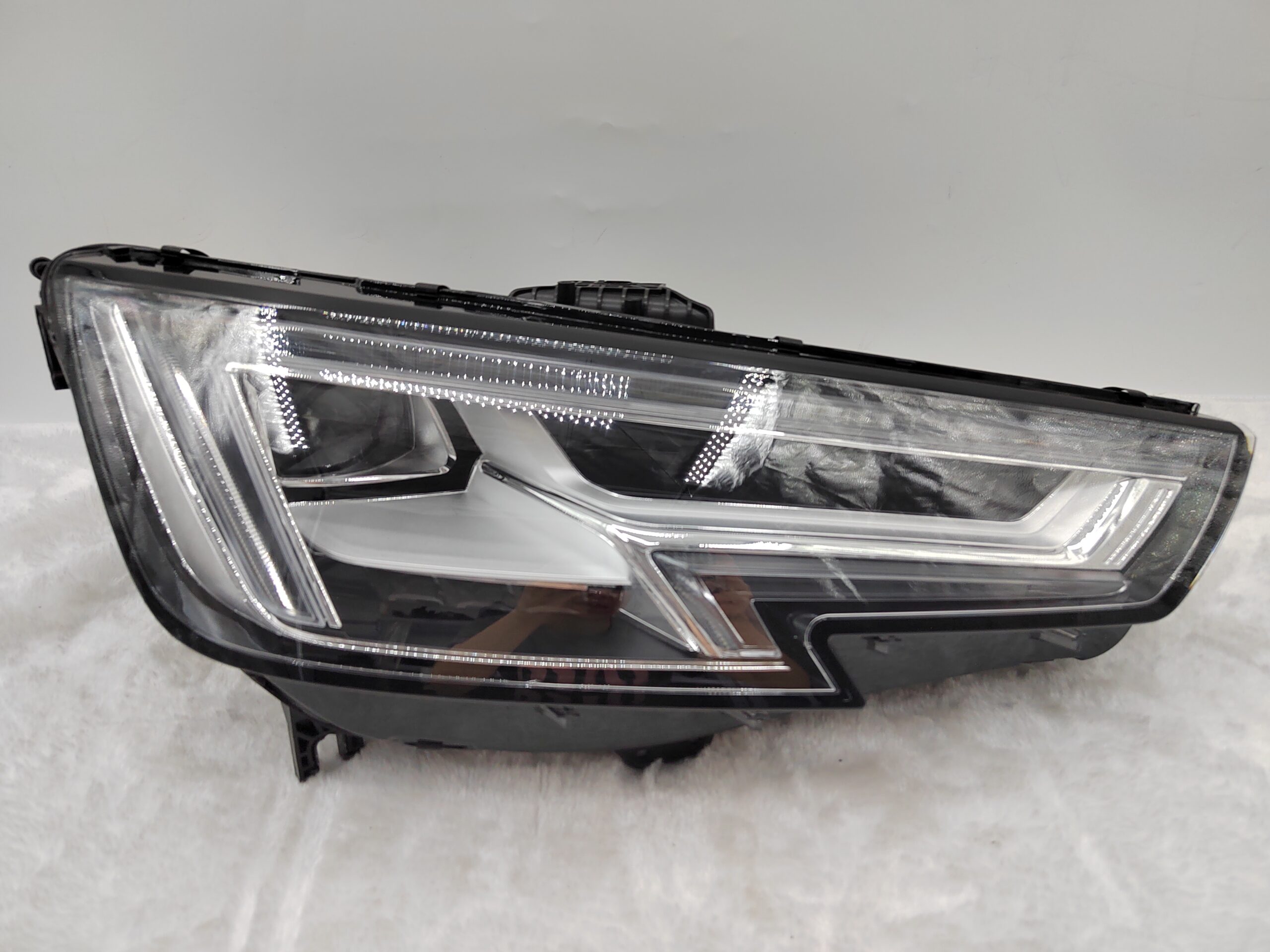 AUDI A4 2015-2019 LED R.H.S HEADLIGHT ASSEMBLY