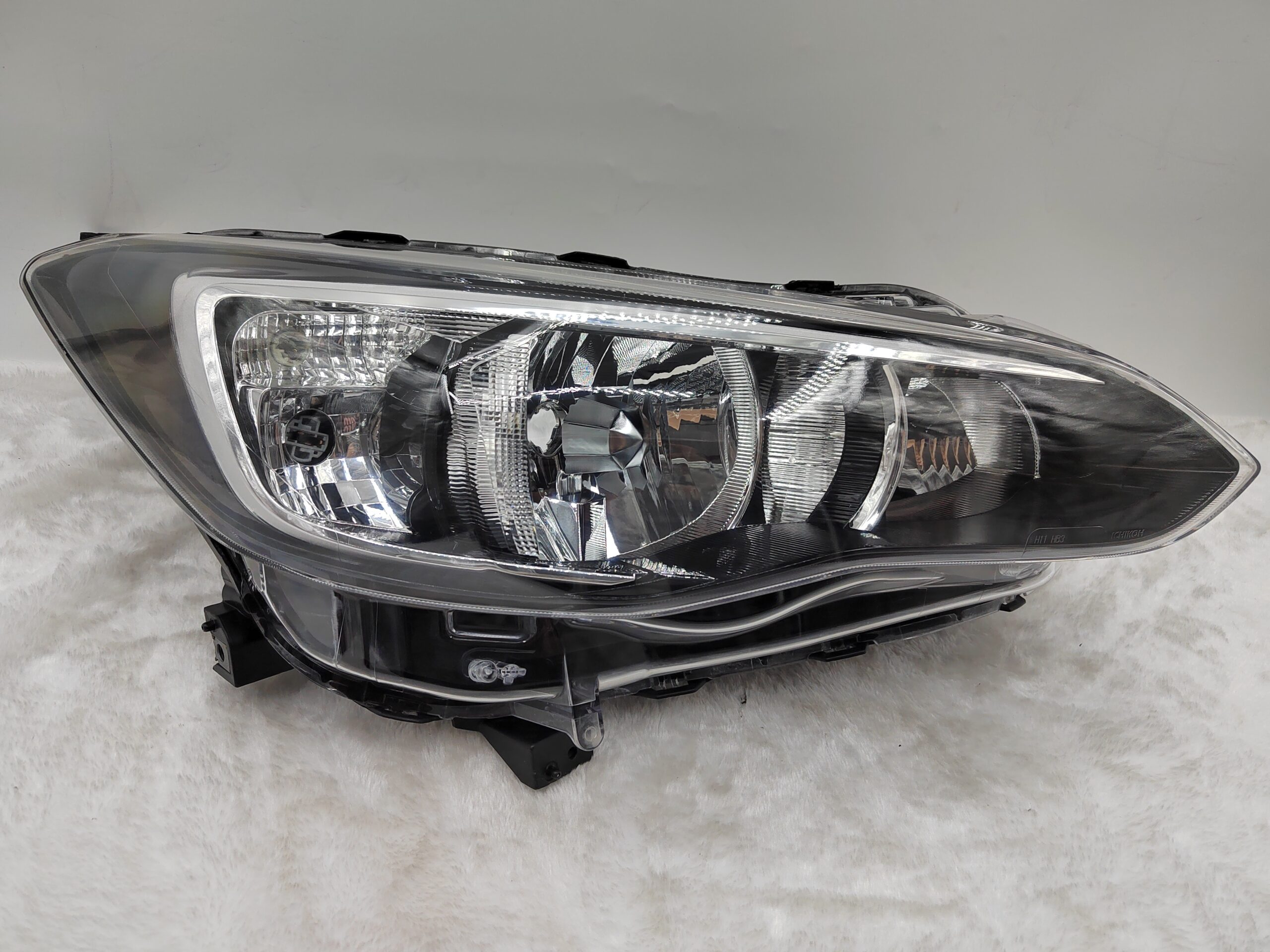 SUBARU XV 2017-2019 HALOGEN R.H.S HEADLIGHT ASSEMBLY