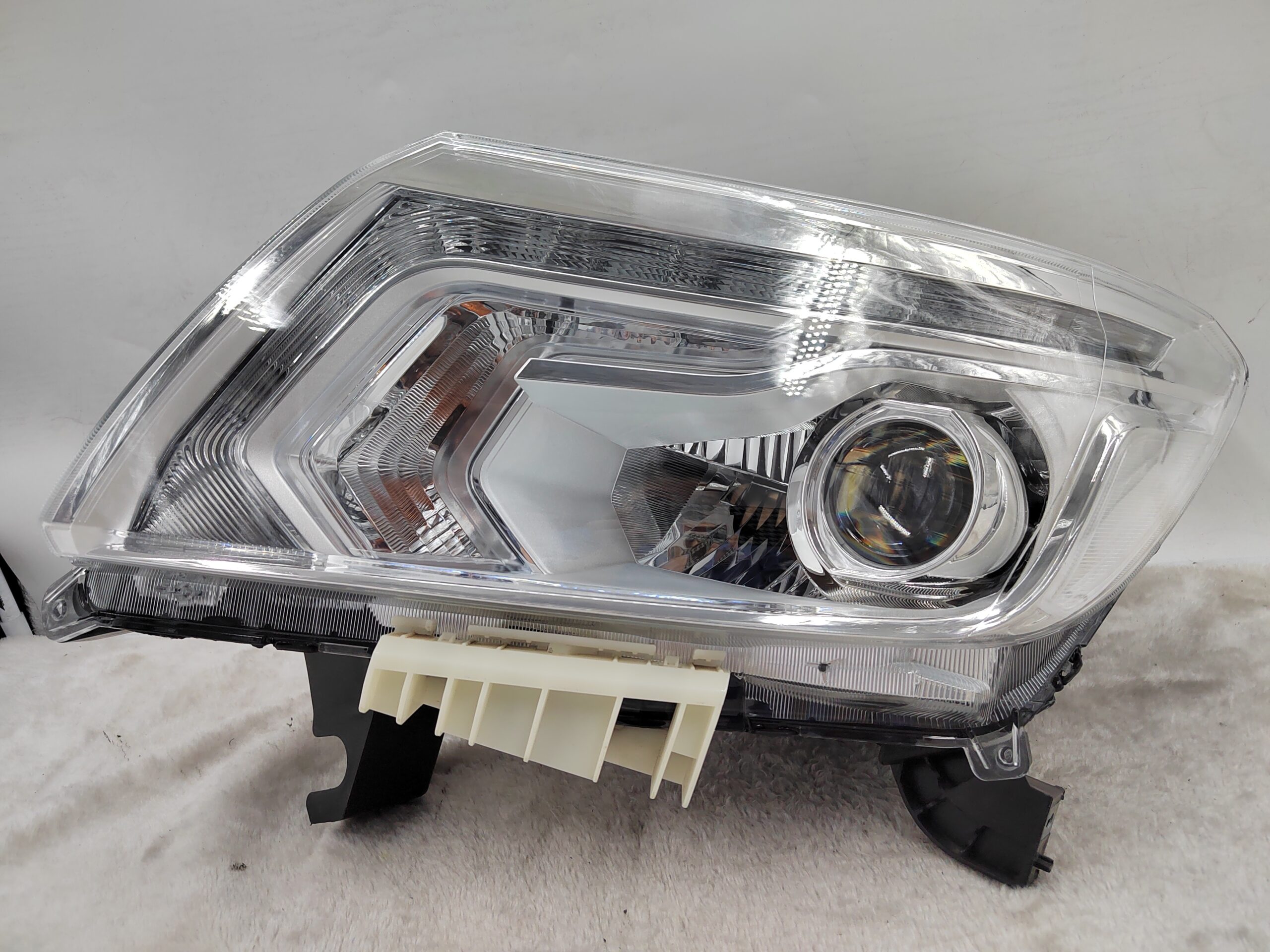 NISSAN NAVARA NP300 2015-2020 LED L.H.S HEADLIGHT ASSEMBLY