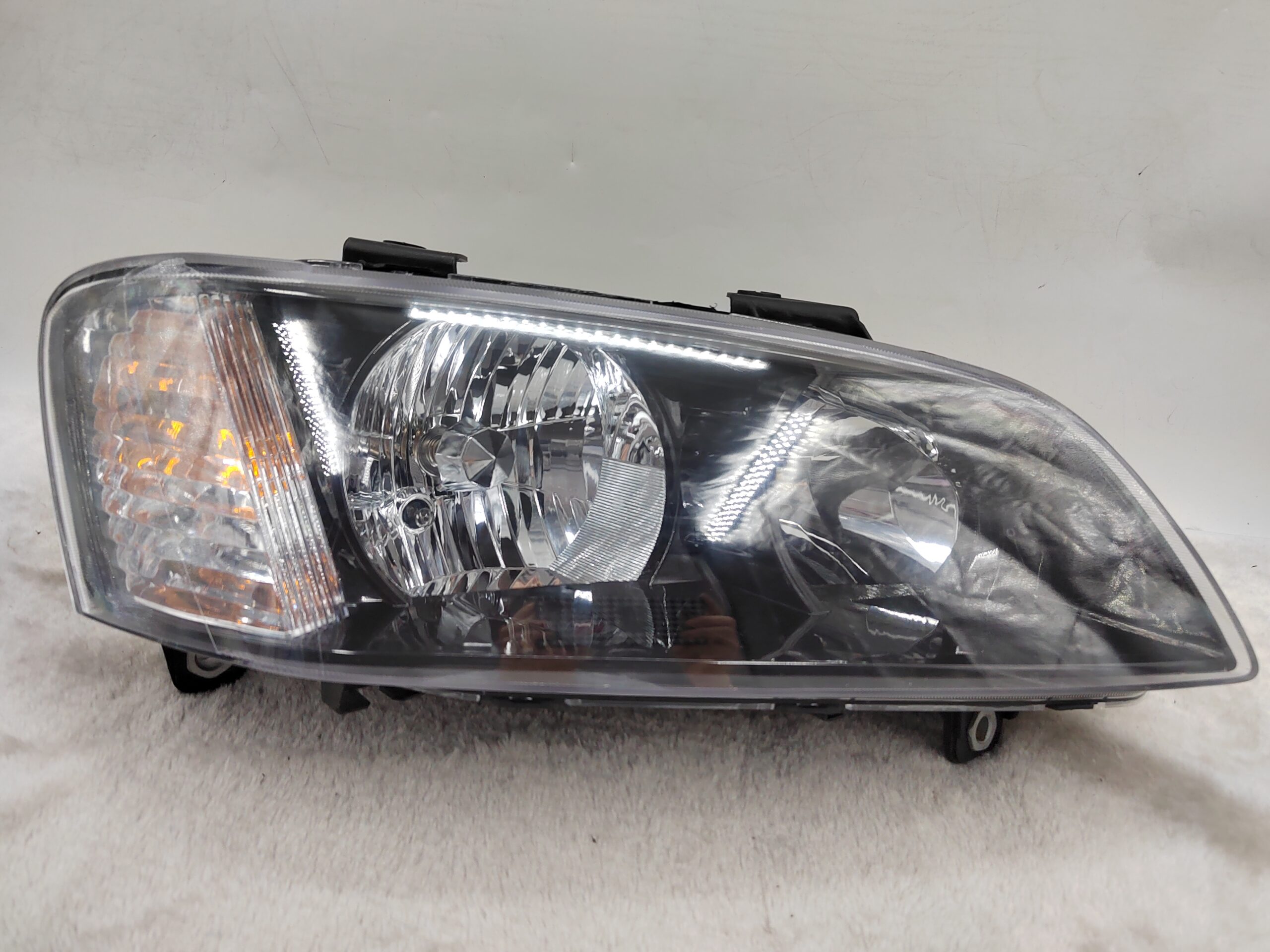 HOLDEN COMMODORE VE SV6 2007-2010 HALOGEN R.H.S HEADLIGHT ASSEMBLY