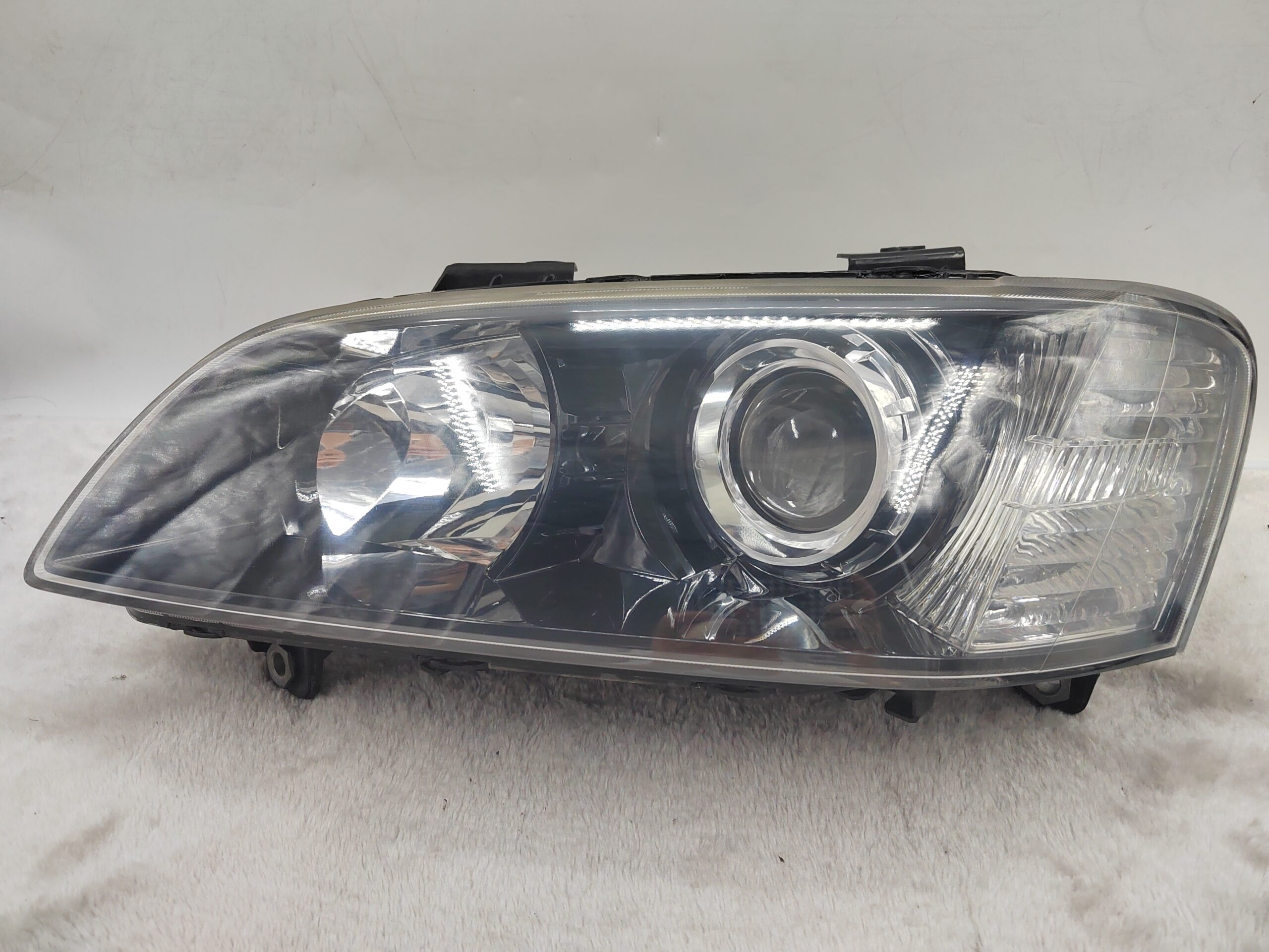 HOLDEN COMMODORE VE SV6 2007-2010 HALOGEN L.H.S HEADLIGHT ASSEMBLY