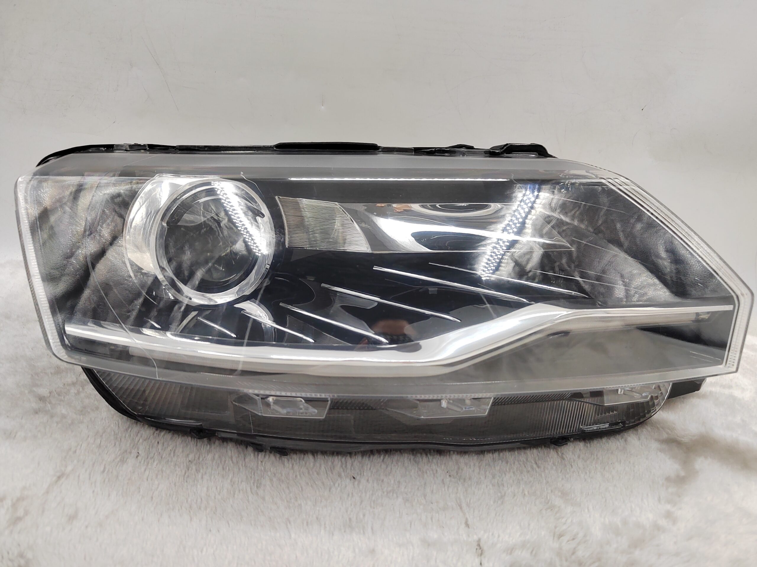 SKODA RAPID SPACEBACK 2017-2019 XENON R.H.S HEADLIGHT ASSEMBLY