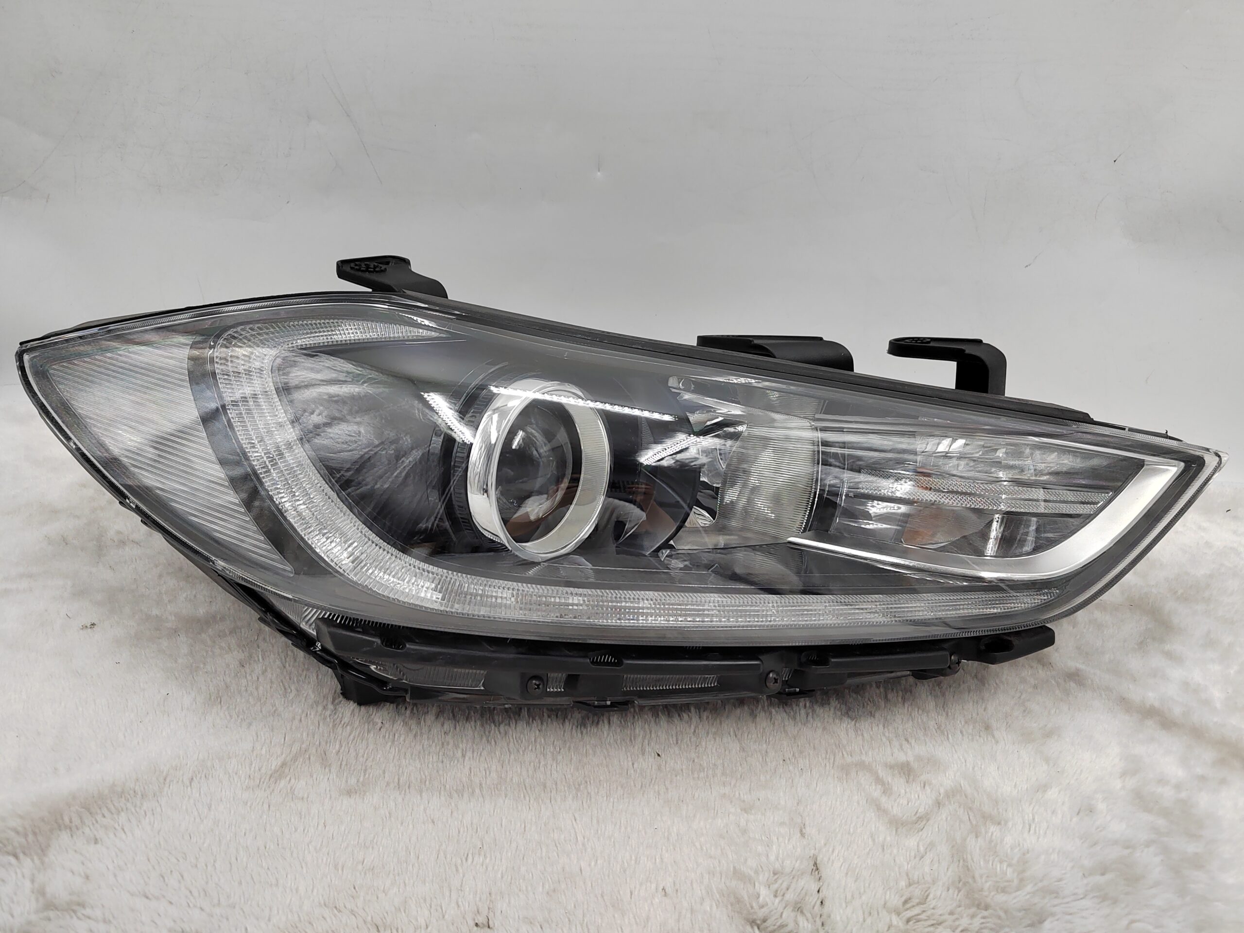 HYUNDAI ELANTRA AD 2017-2018 HALOGEN R.H.S HEADLIGHT ASSEMBLY