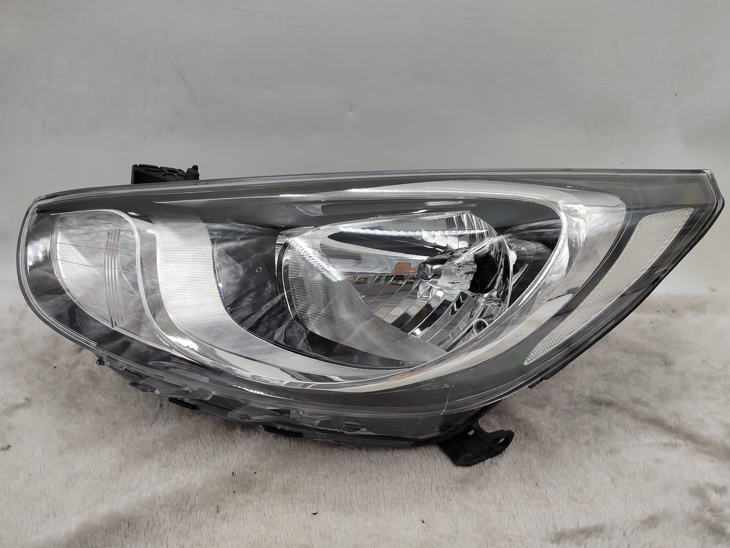 HYUNDAI ACCENT RB 2012-2014 HALOGEN L.H.S HEADLIGHT ASSEMBLY