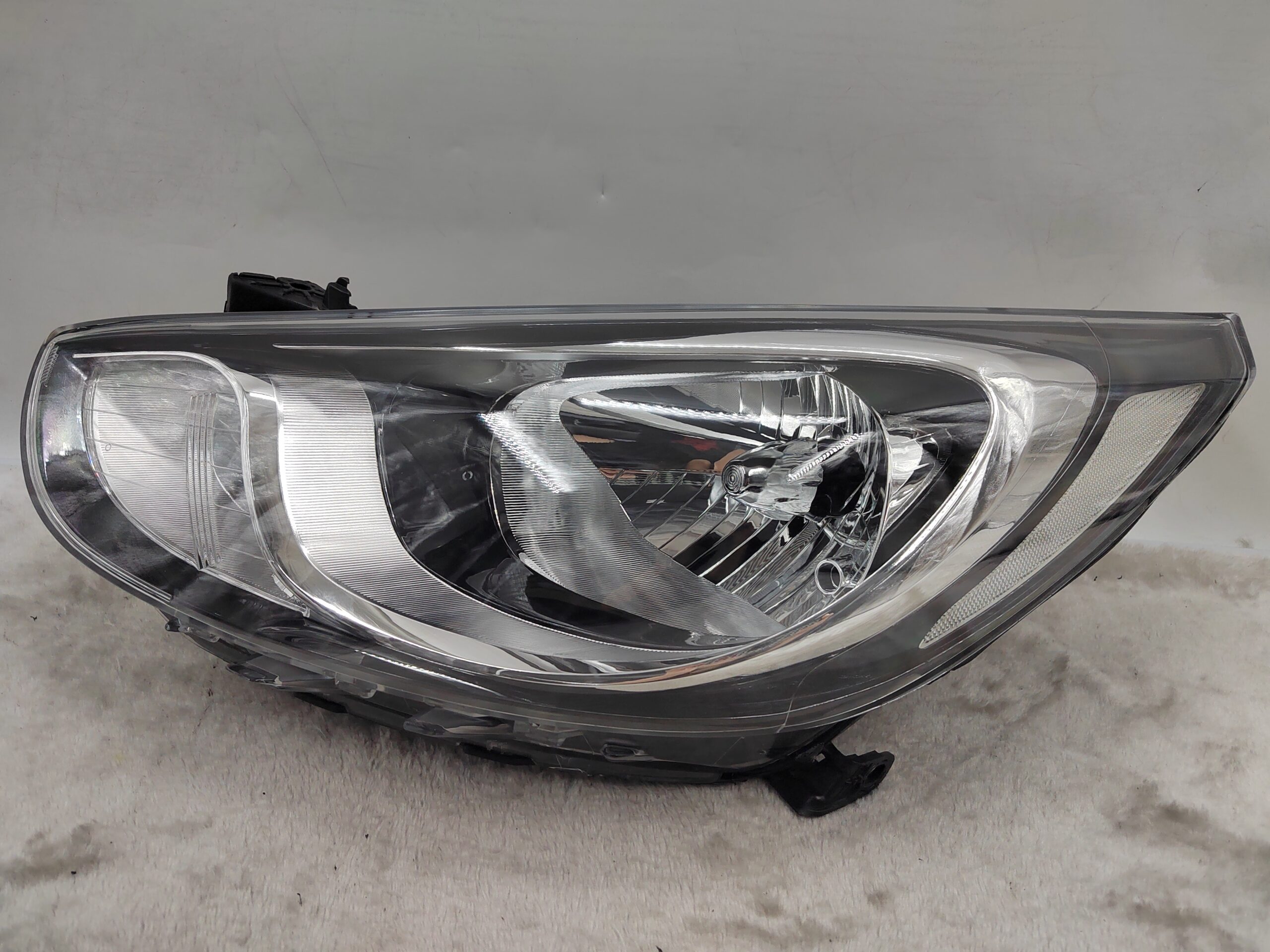 HYUNDAI ACCENT RB 2012-2014 HALOGEN L.H.S HEADLIGHT ASSEMBLY