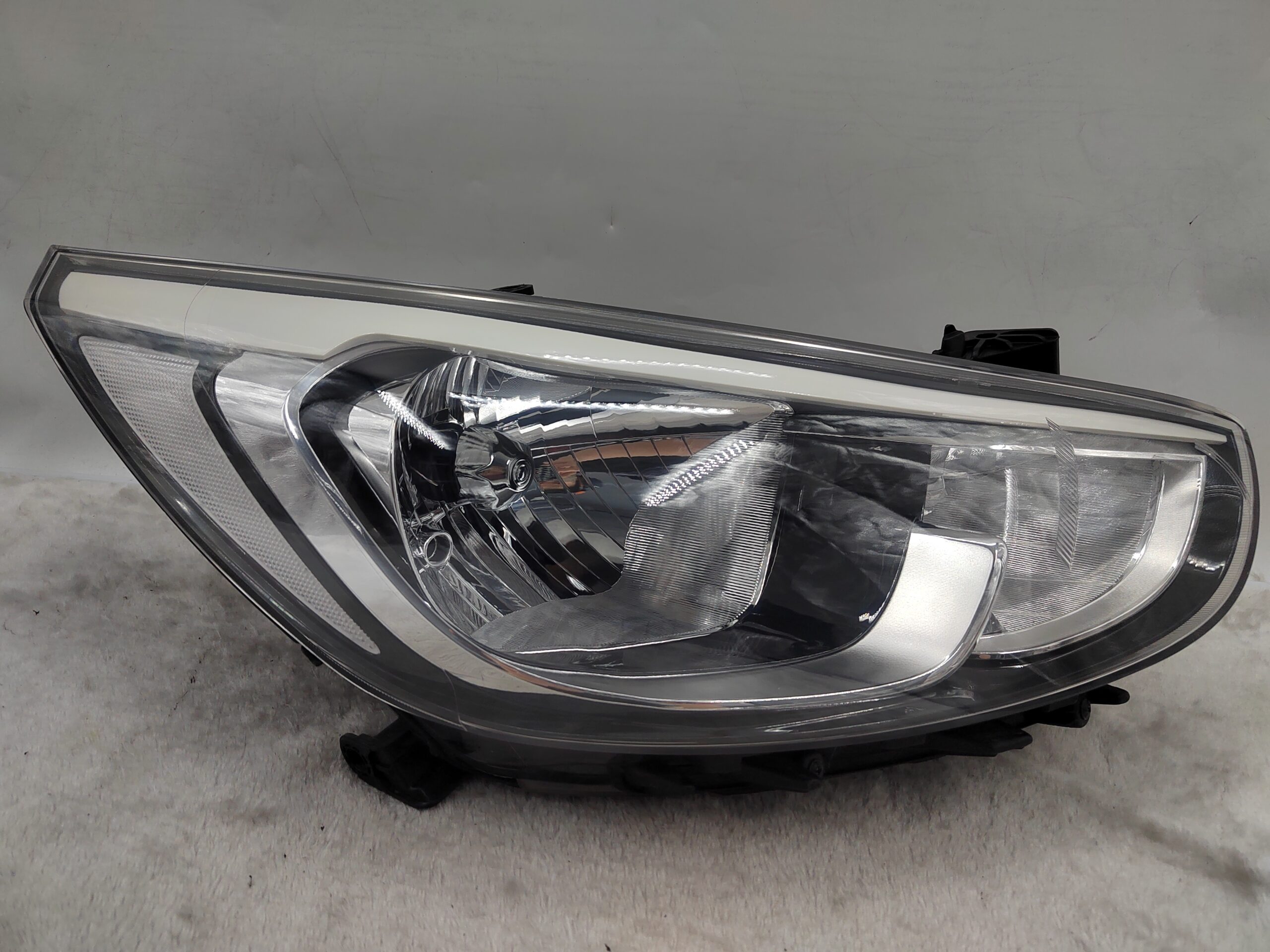 HYUNDAI ACCENT RB 2015-2017 HALOGEN R.H.S HEADLIGHT ASSEMBLY