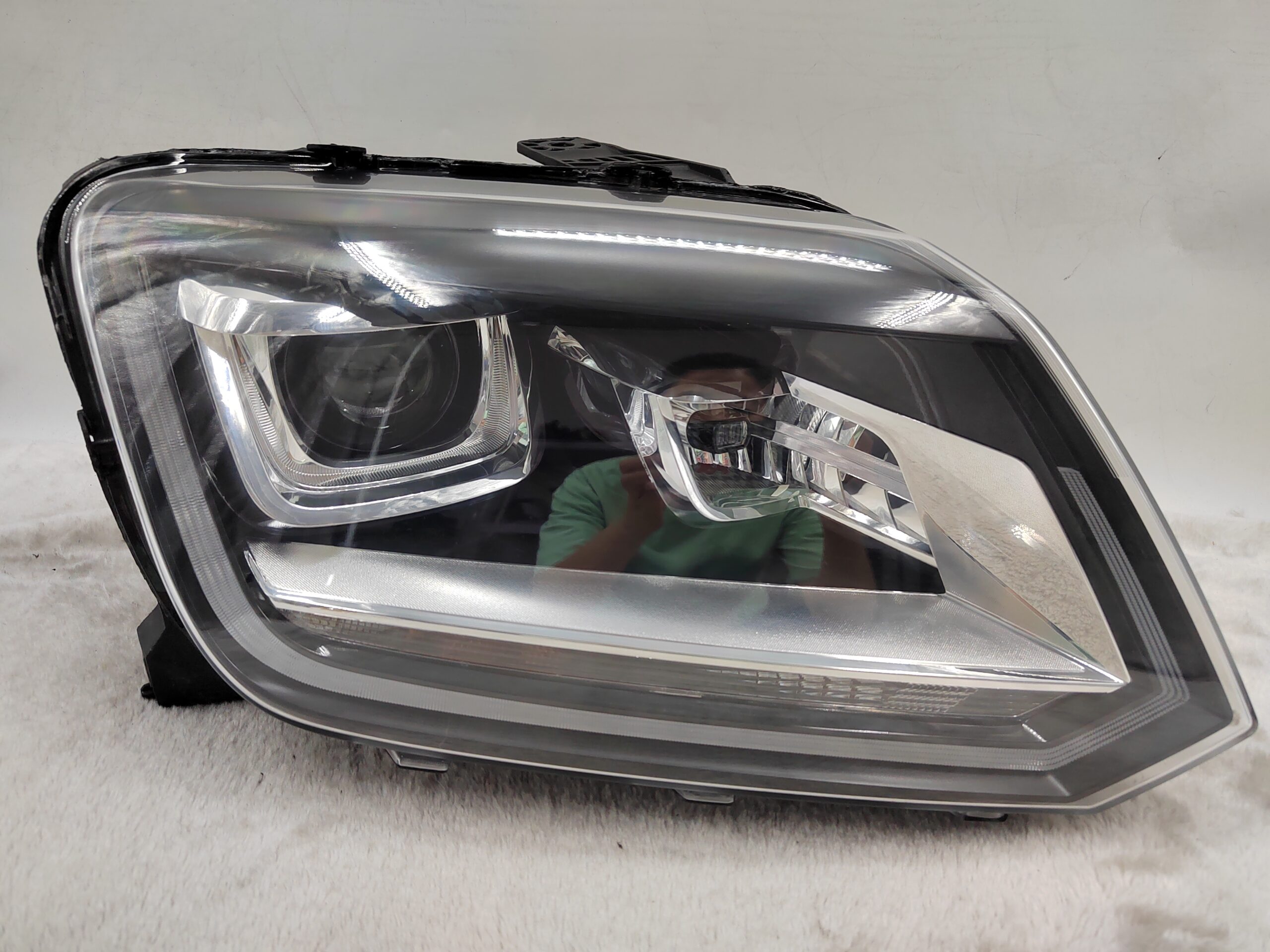 VOLKSWAGEN AMAROK V6 2011-2021 XENON R.H.S HEADLIGHT ASSEMBLY