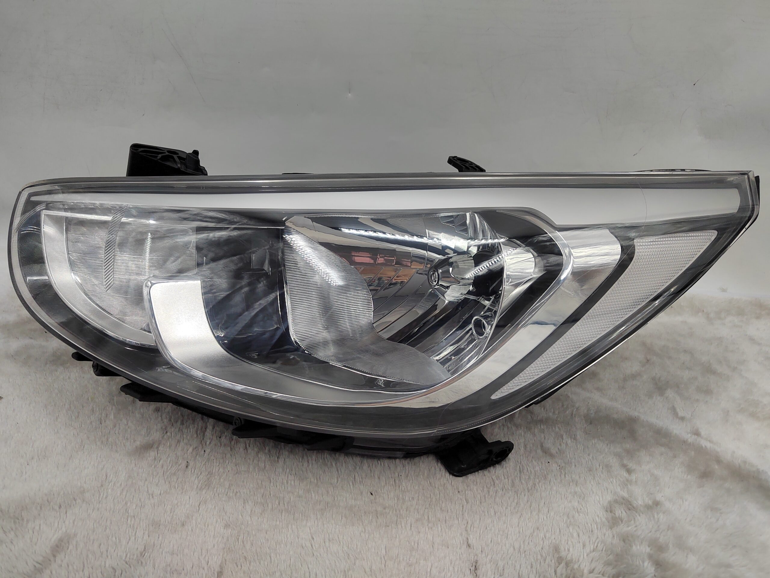 HYUNDAI ACCENT RB 2015-2017 HALOGEN L.H.S HEADLIGHT ASSEMBLY