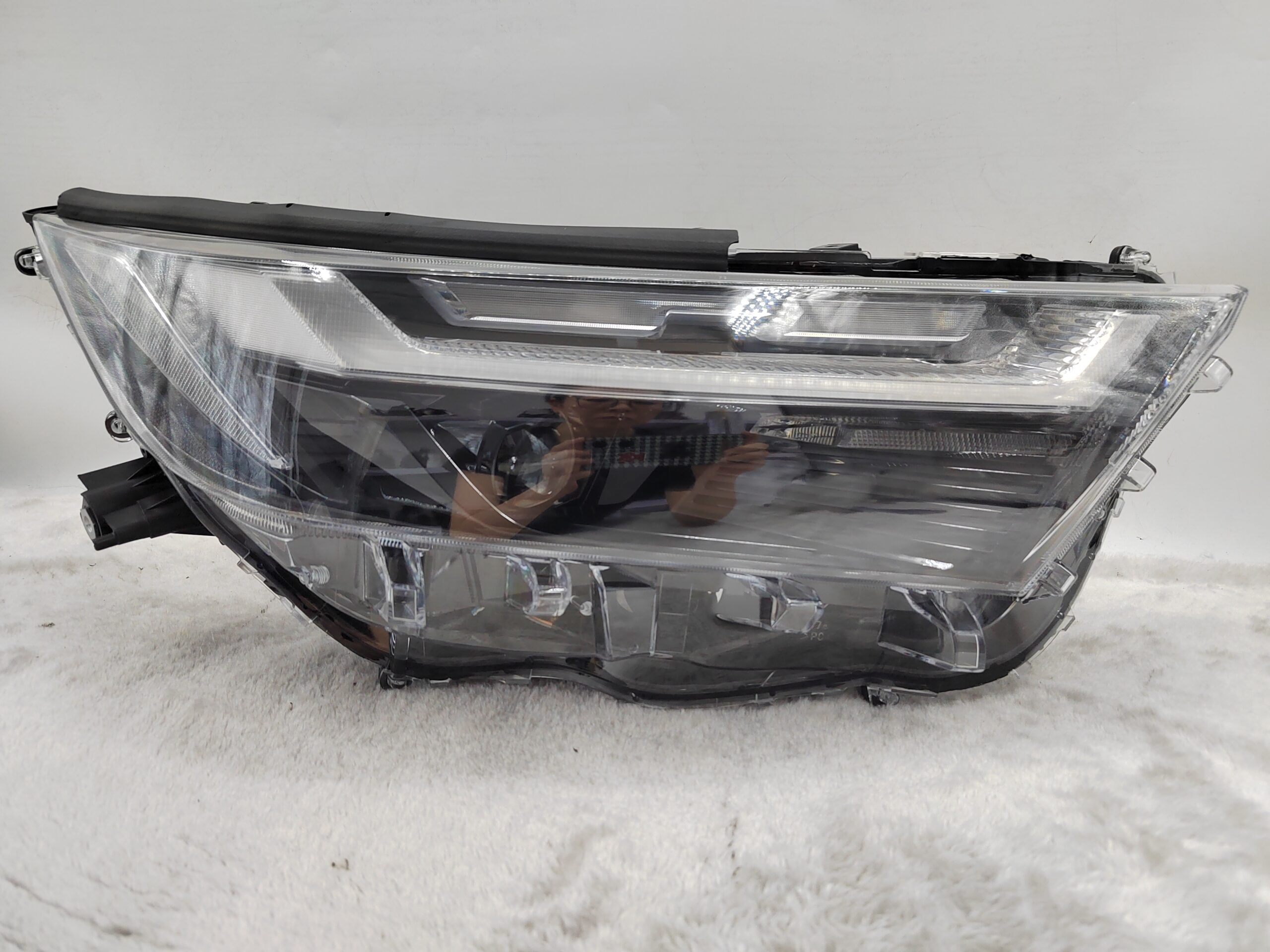 TOYOTA RAV4 2022-2023 LED R.H.S HEADLIGHT ASSEMBLY