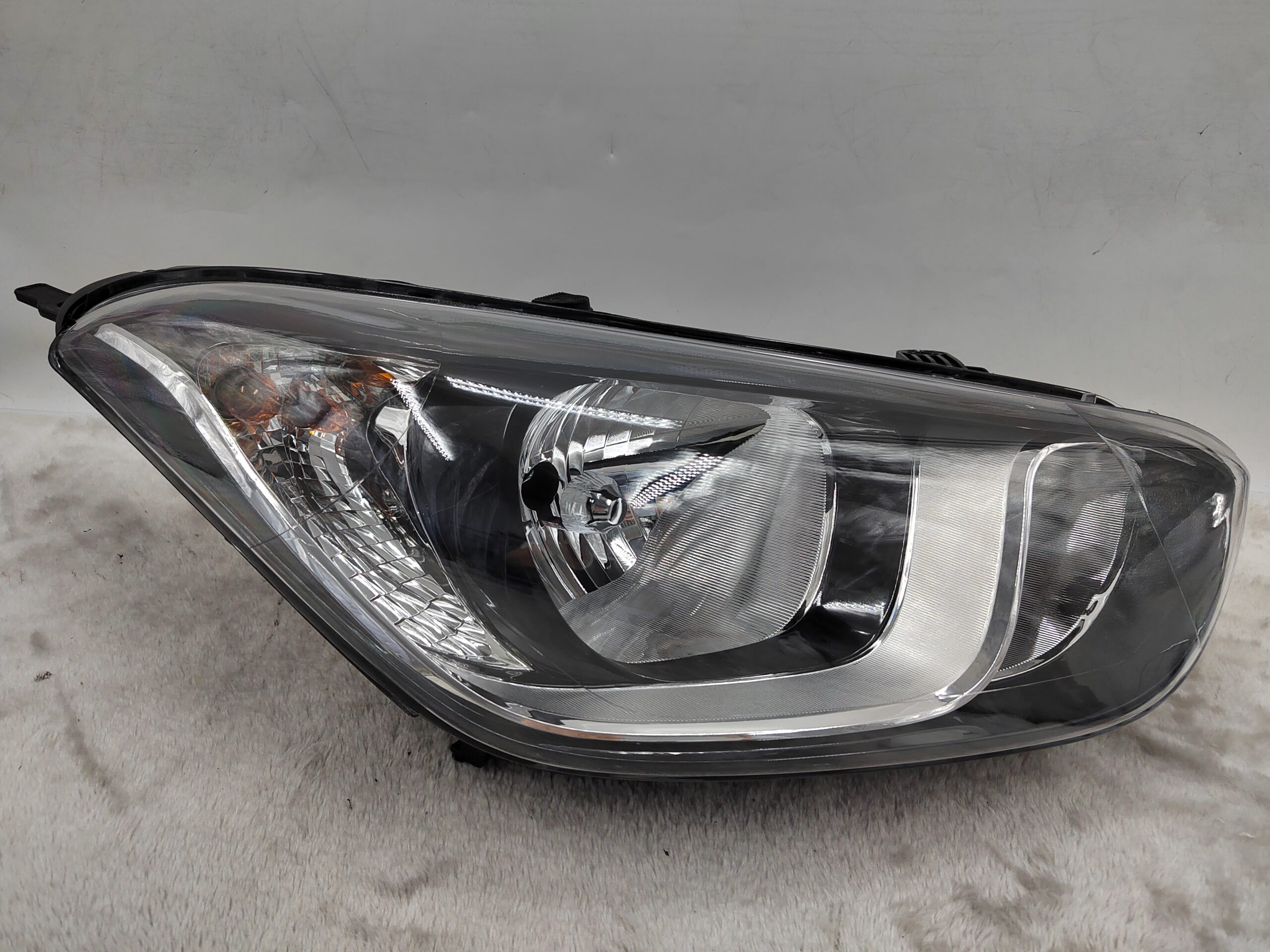 HYUNDAI I20 2012-2014 HALOGEN R.H.S HEADLIGHT ASSEMBLY