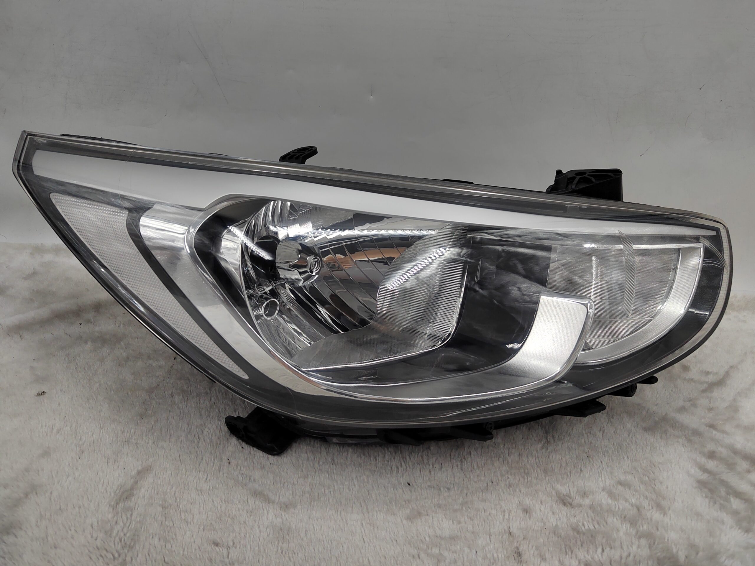 HYUNDAI ACCENT RB 2015-2017 HALOGEN R.H.S HEADLIGHT ASSEMBLY