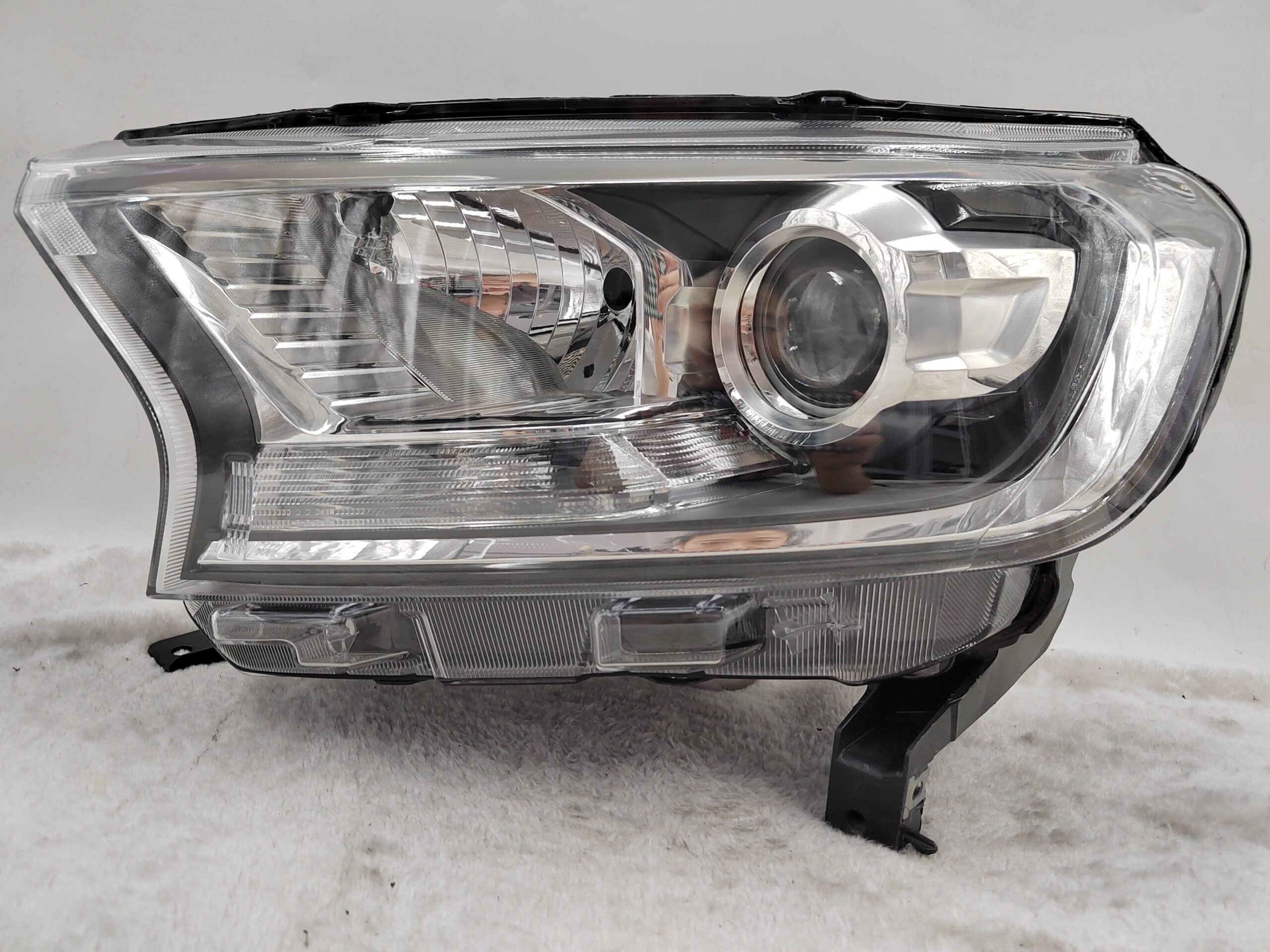 FORD EVEREST RANGER 2015-2019 HALOGEN L.H.S HEADLIGHT ASSEMBLY