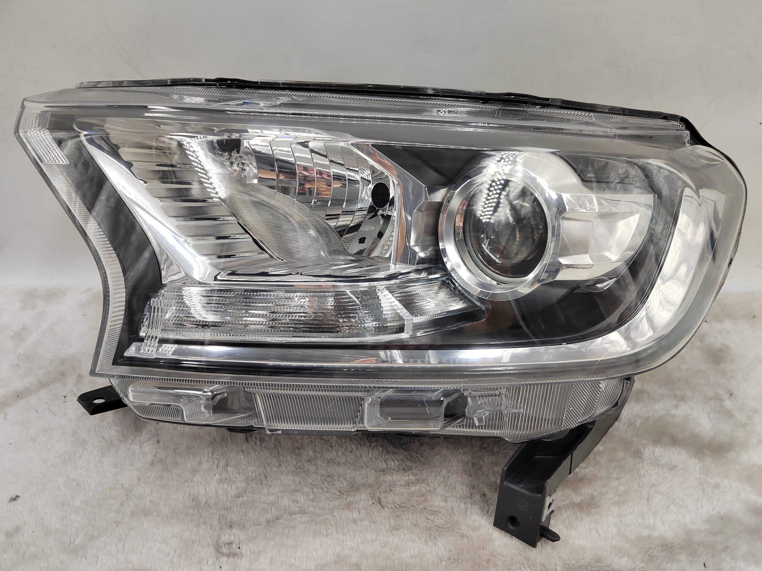 FORD EVEREST RANGER 2015-2019 HALOGEN L.H.S HEADLIGHT ASSEMBLY