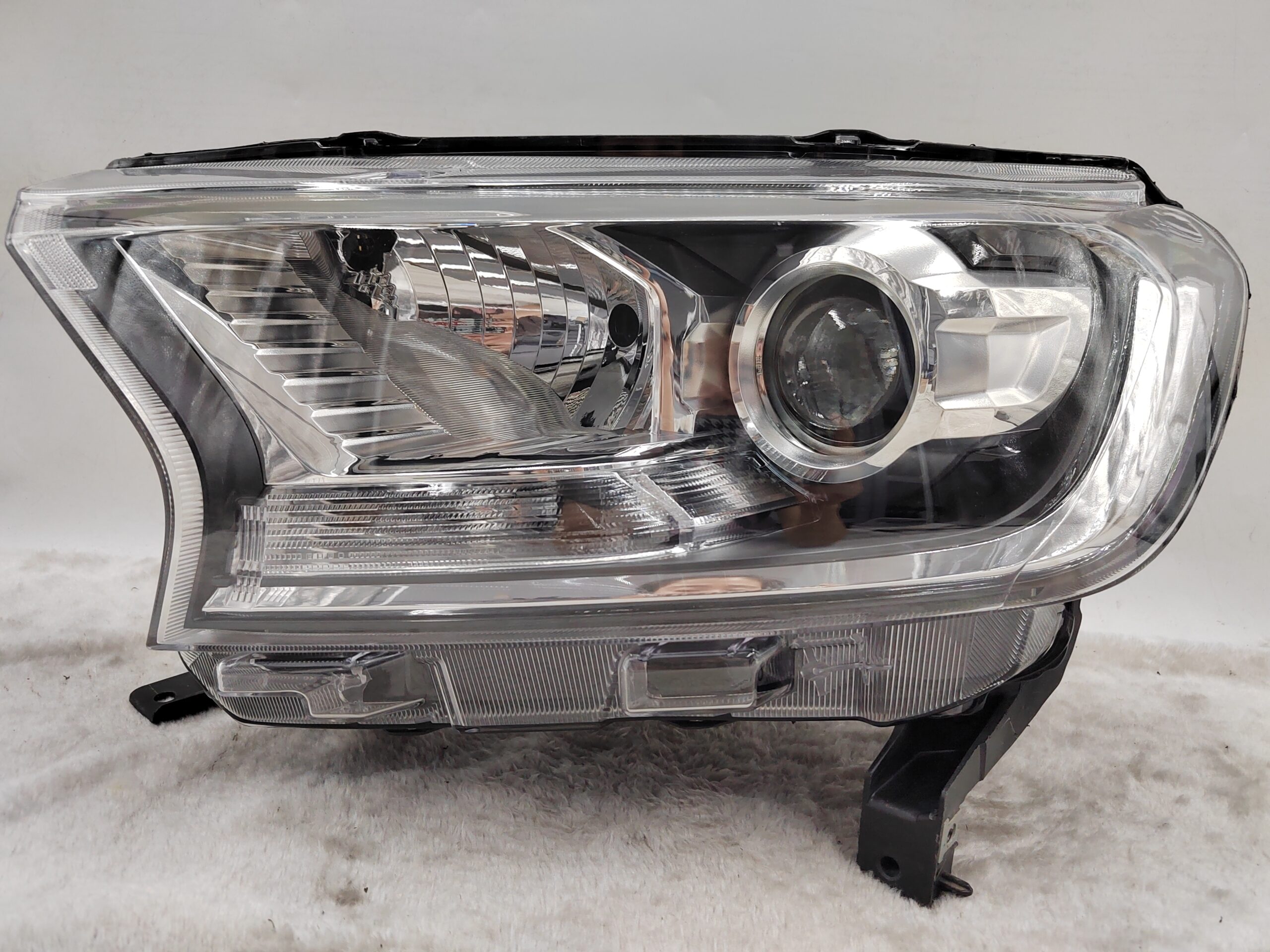 FORD EVEREST RANGER 2015-2019 HALOGEN L.H.S HEADLIGHT ASSEMBLY