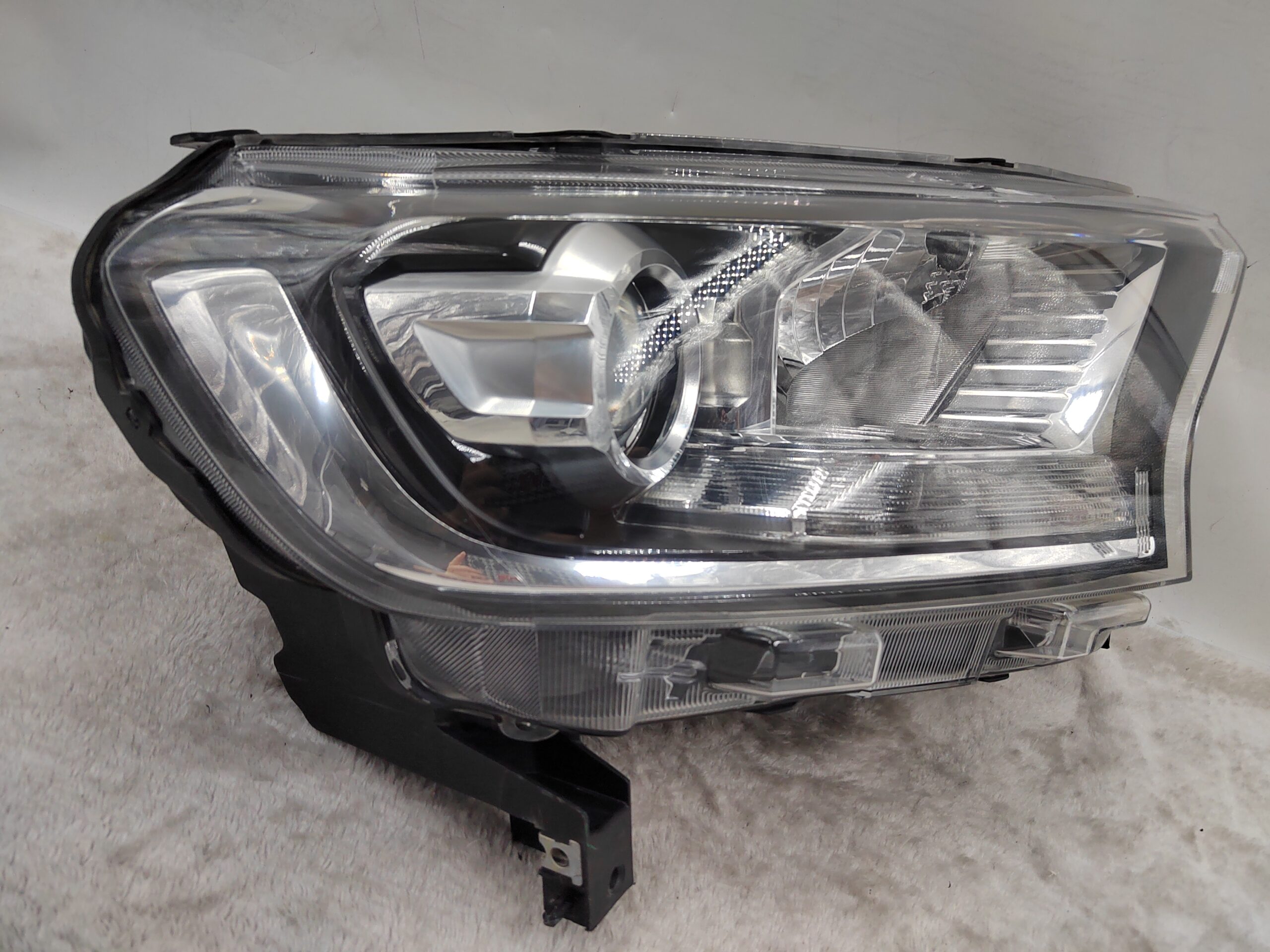 FORD EVEREST RANGER 2015-2019 HALOGEN R.H.S HEADLIGHT ASSEMBLY