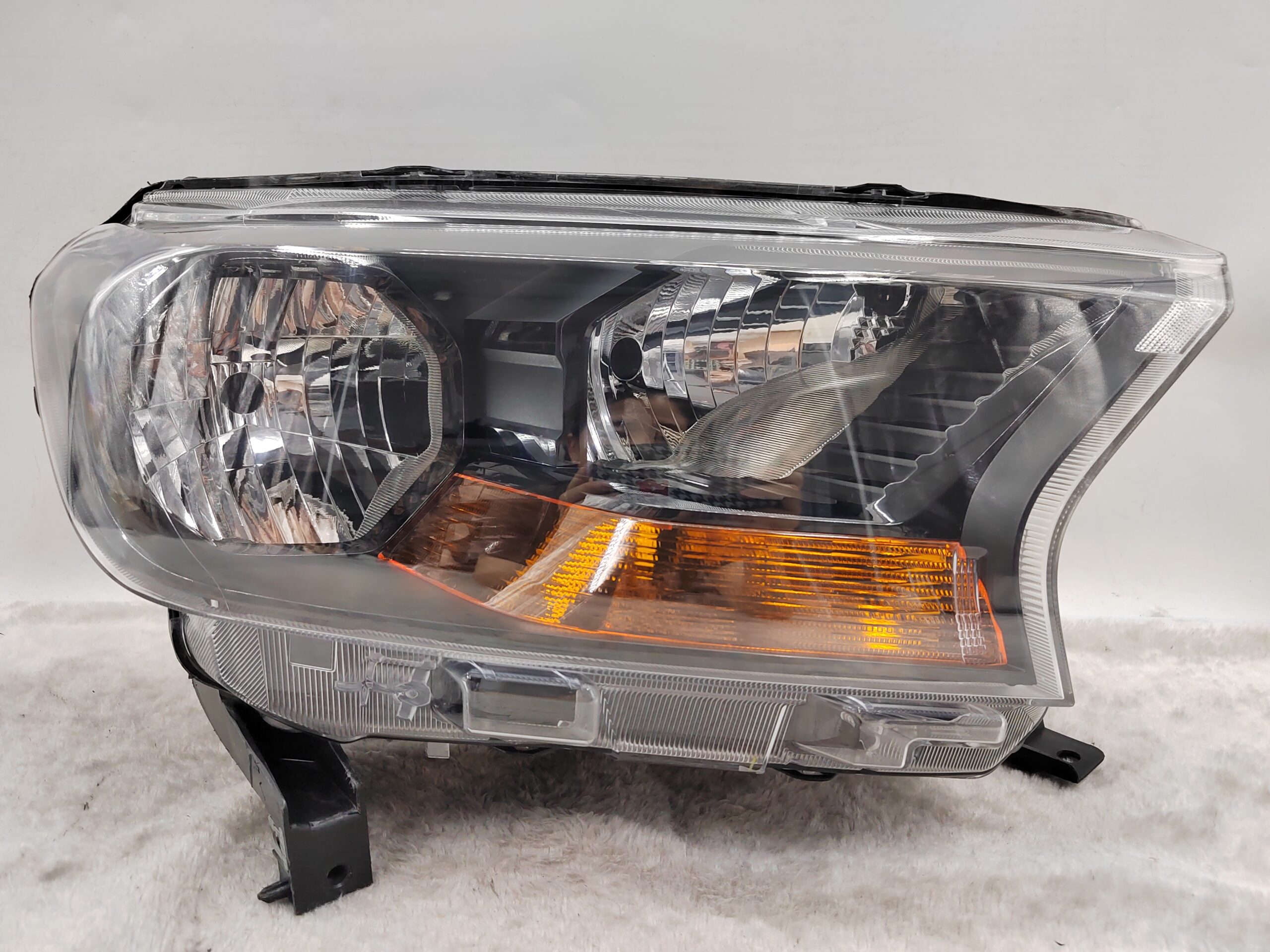 FORD EVEREST RANGER 2015-2019 HALOGEN R.H.S HEADLIGHT ASSEMBLY