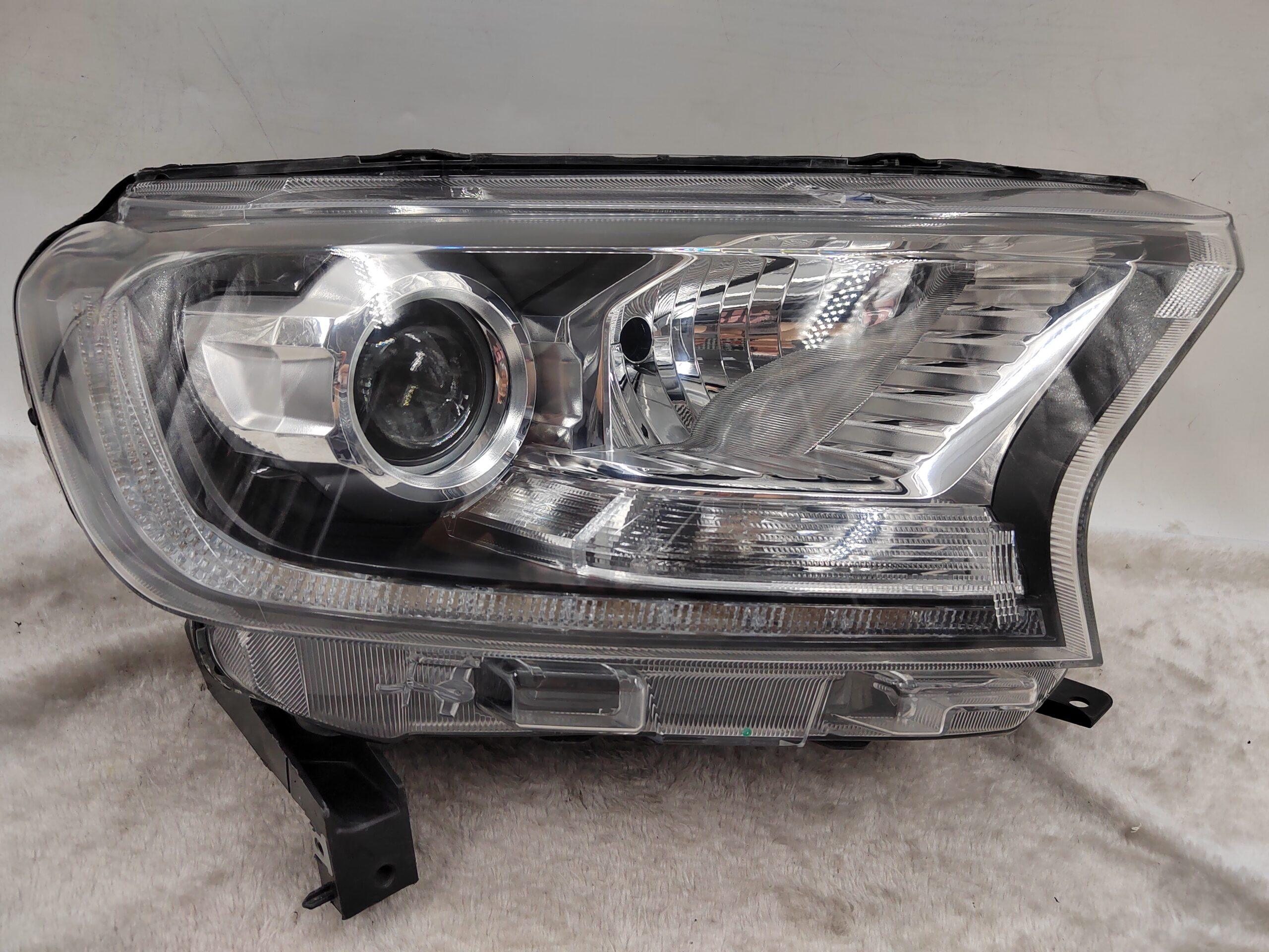 FORD EVEREST RANGER 2015-2019 XENON R.H.S HEADLIGHT ASSEMBLY