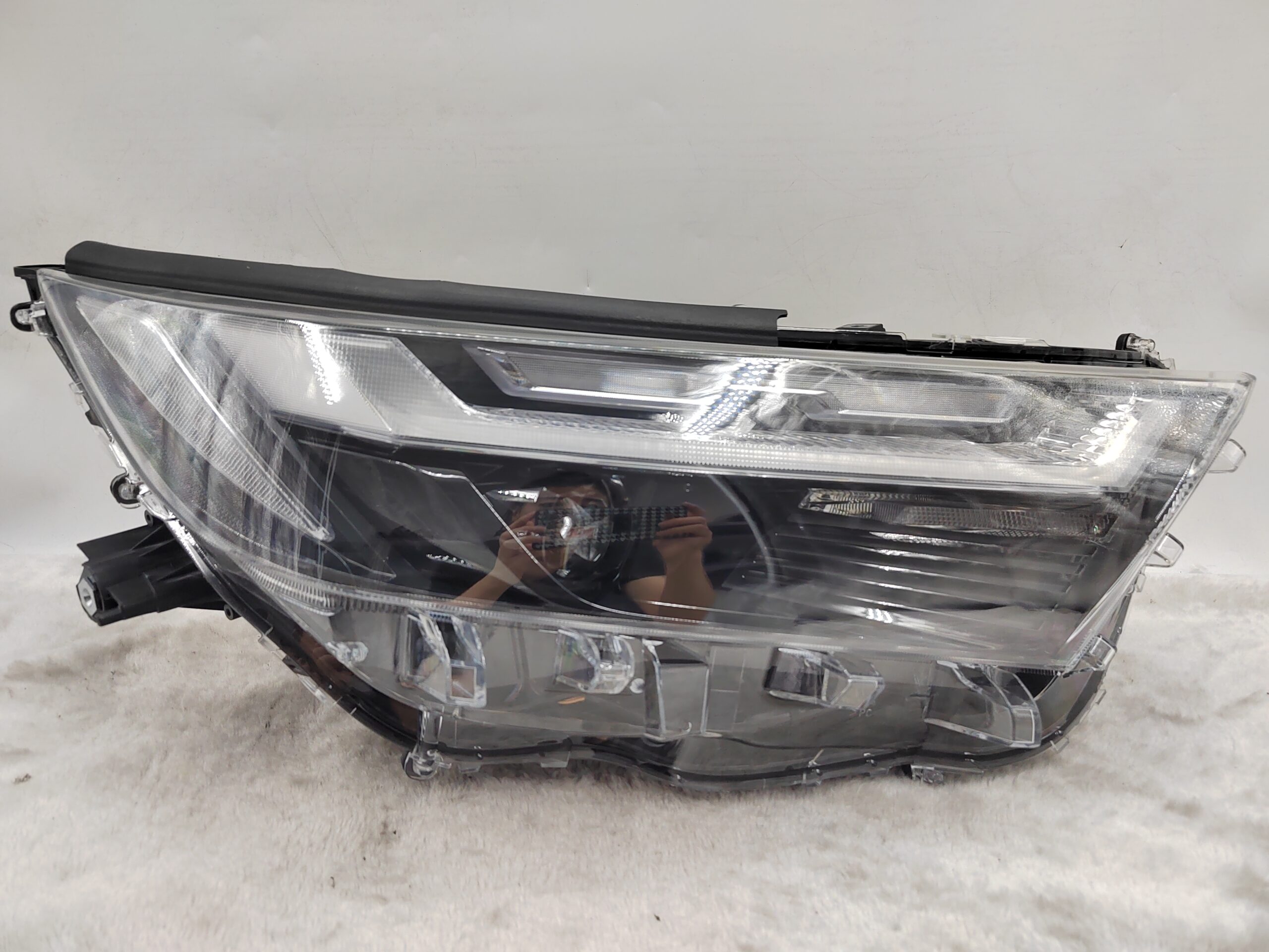 TOYOTA RAV4 2022-2023 LED R.H.S HEADLIGHT ASSEMBLY