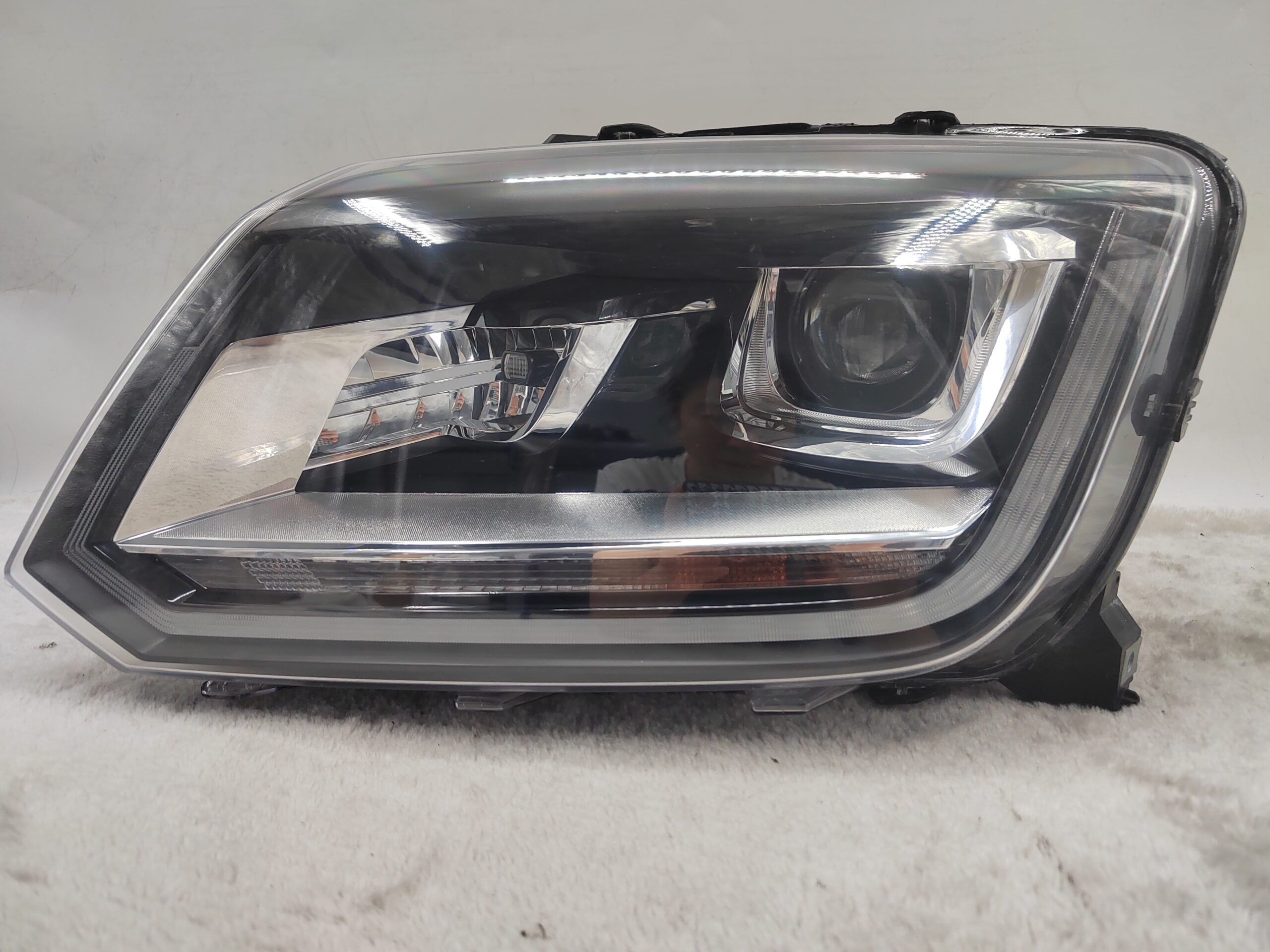 VOLKSWAGEN AMAROK V6 2011-2021 XENON L.H.S HEADLIGHT ASSEMBLY