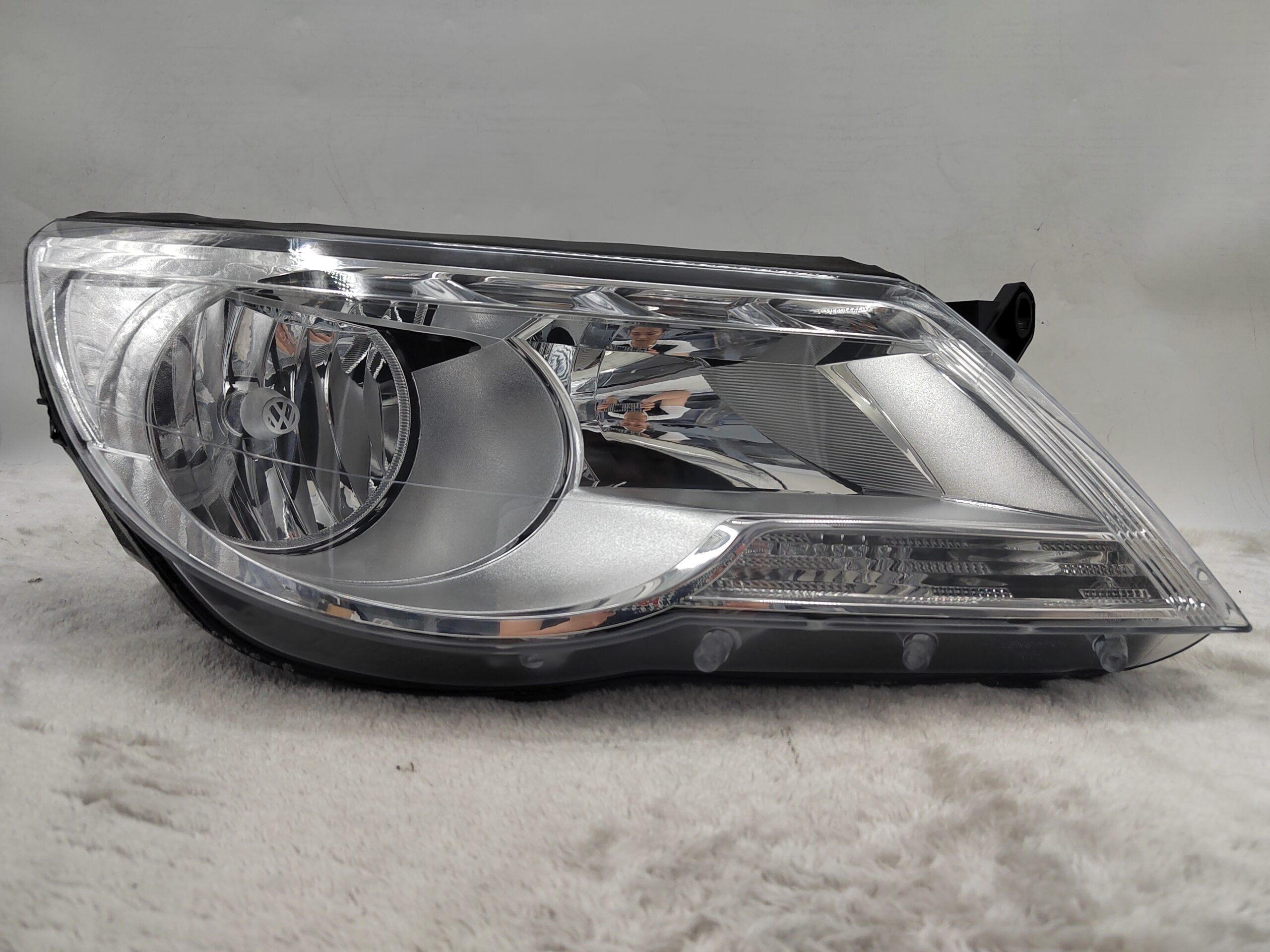 VOLKSWAGEN TIGUAN 2007-2011 HALOGEN R.H.S HEADLIGHT ASSEMBLY