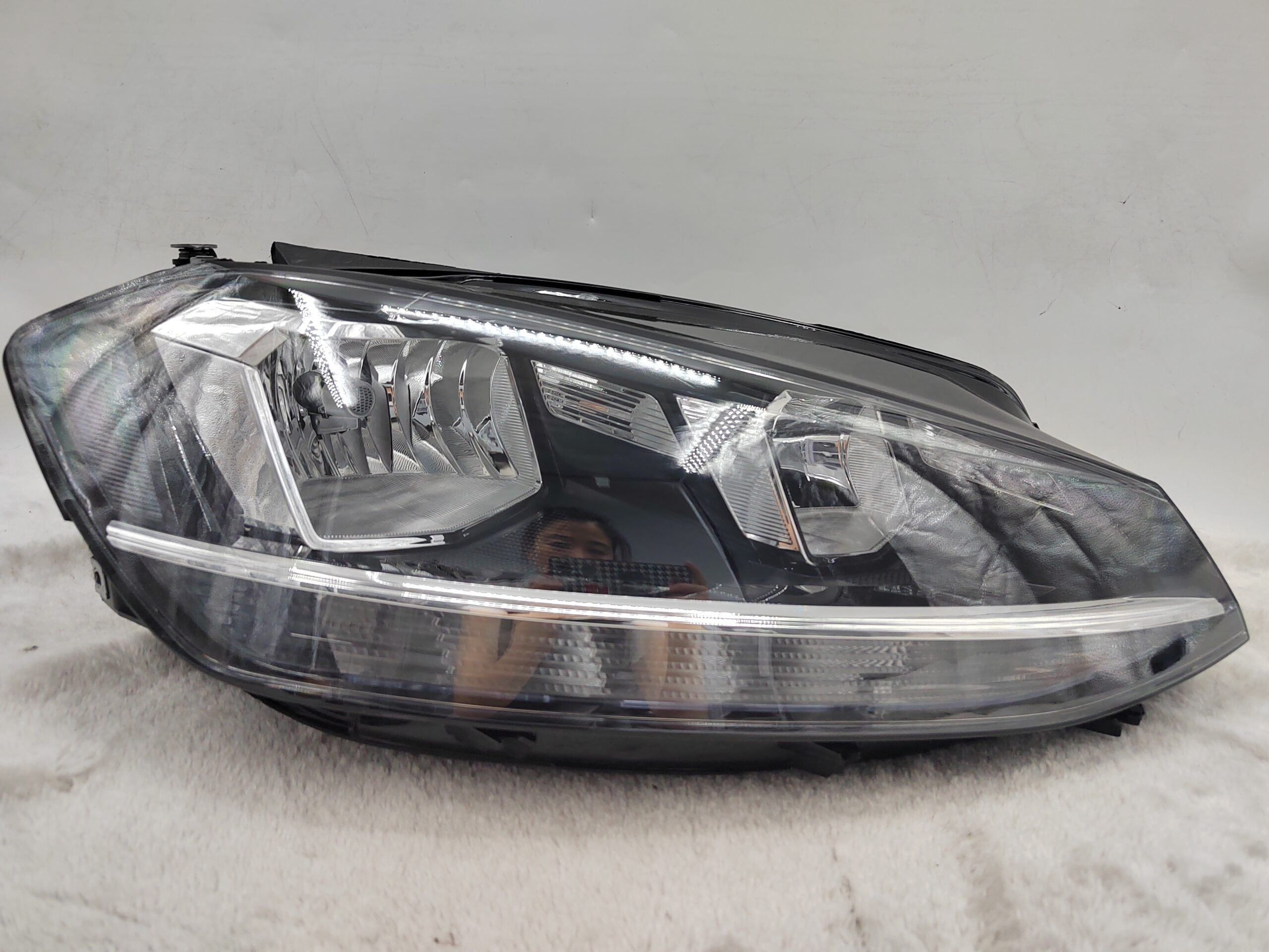 VOLKSWAGEN GOLF 2017-2019 HALOGEN R.H.S HEADLIGHT ASSEMBLY