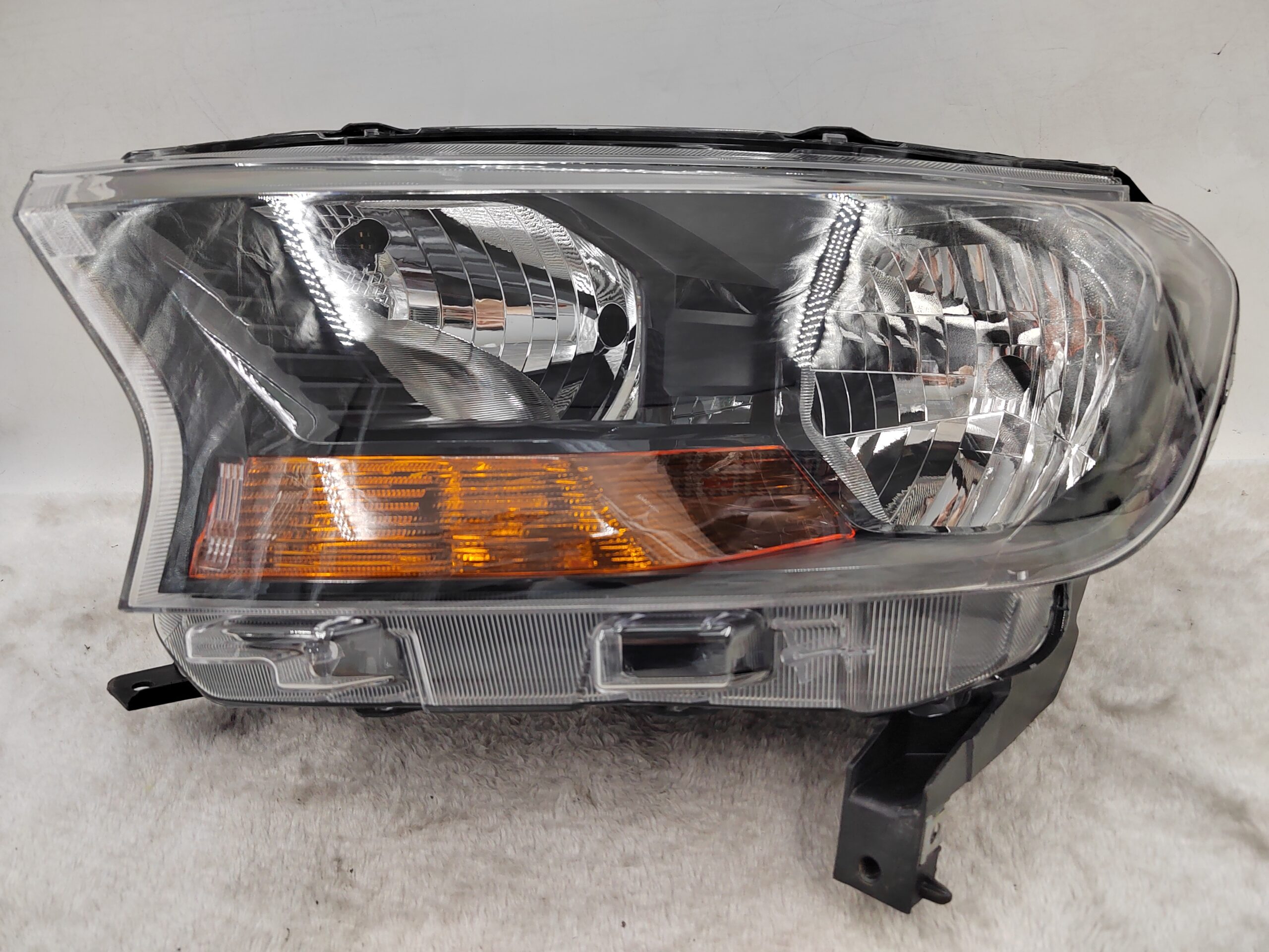 FORD EVEREST RANGER 2015-2019 HALOGEN L.H.S HEADLIGHT ASSEMBLY