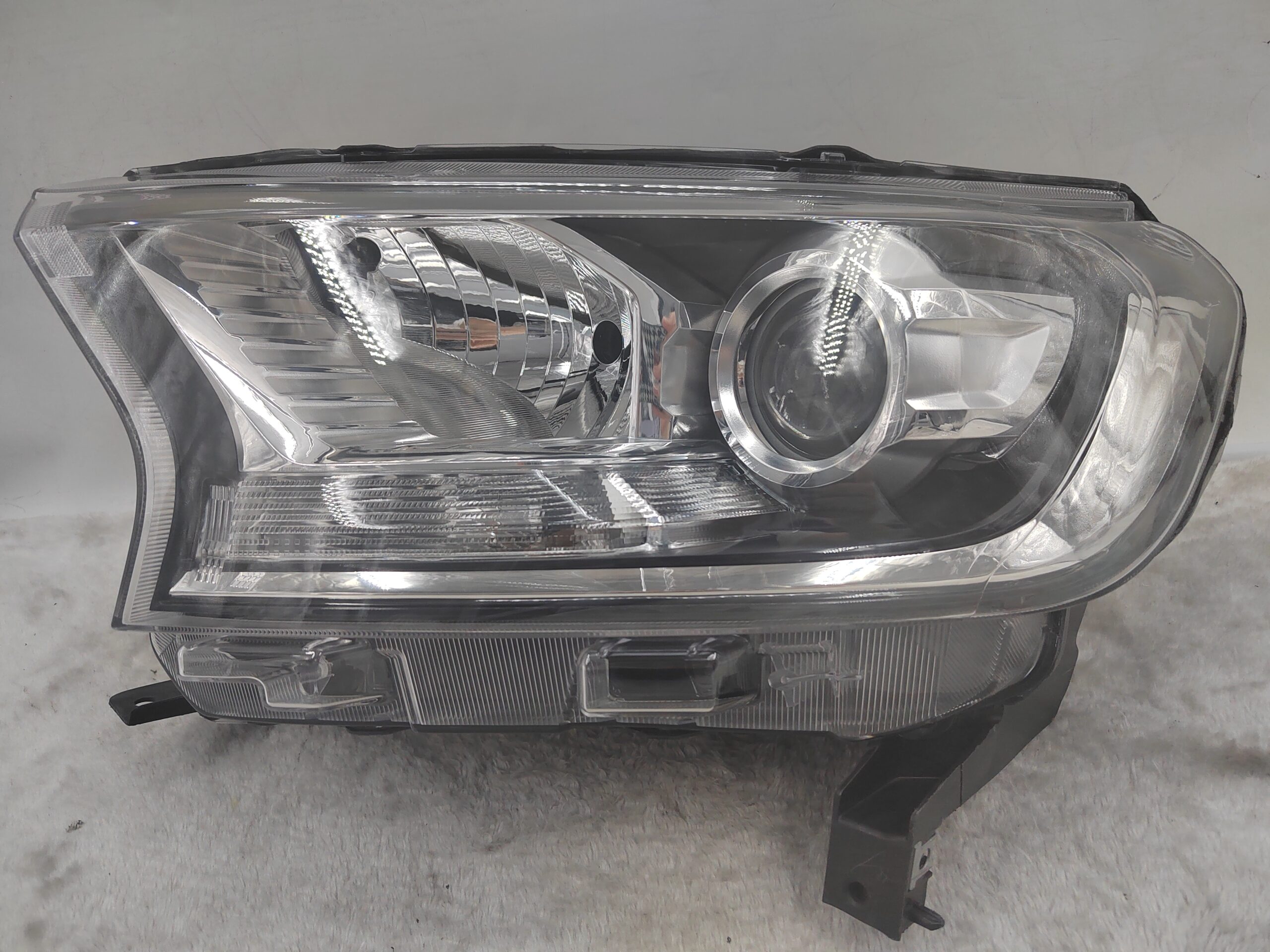 FORD EVEREST RANGER 2015-2019 HALOGEN L.H.S HEADLIGHT ASSEMBLY