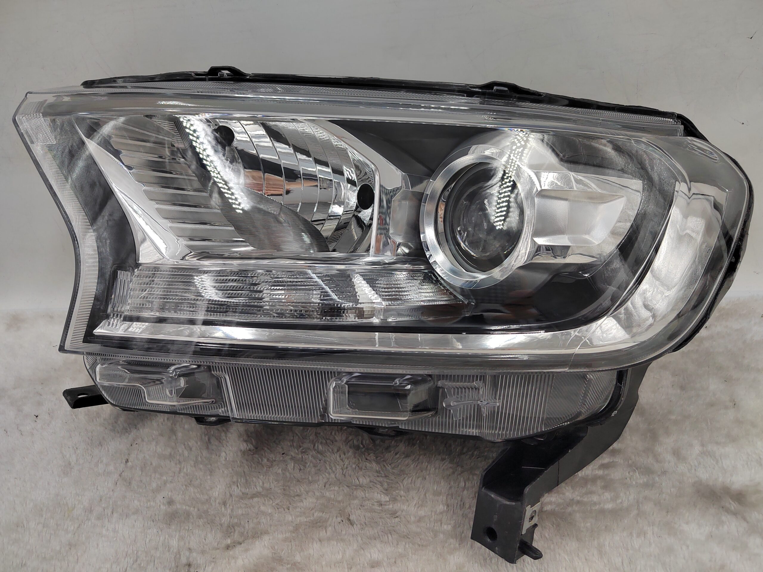 FORD EVEREST RANGER 2015-2019 HALOGEN L.H.S HEADLIGHT ASSEMBLY