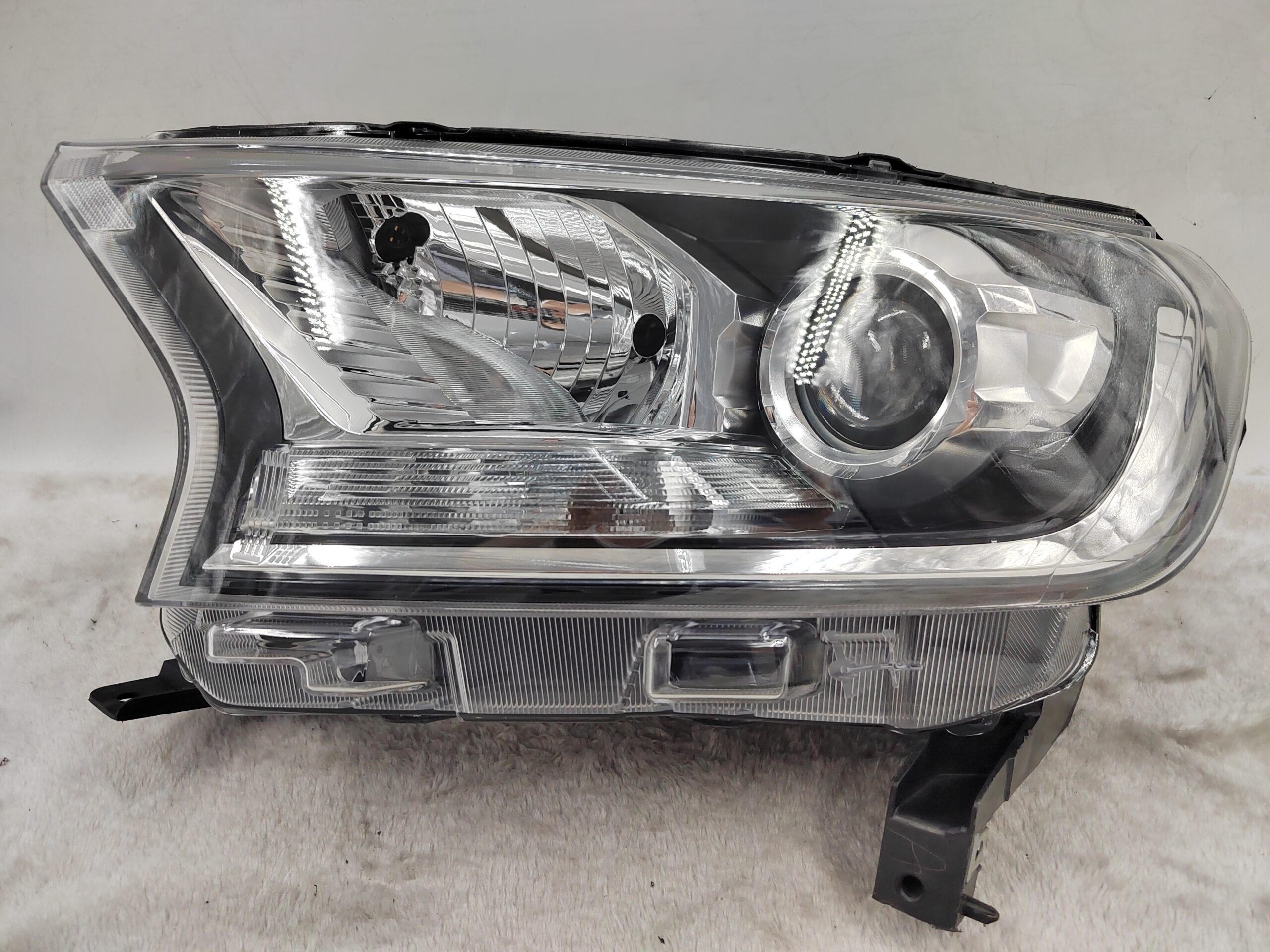 FORD EVEREST RANGER 2015-2019 HALOGEN L.H.S HEADLIGHT ASSEMBLY