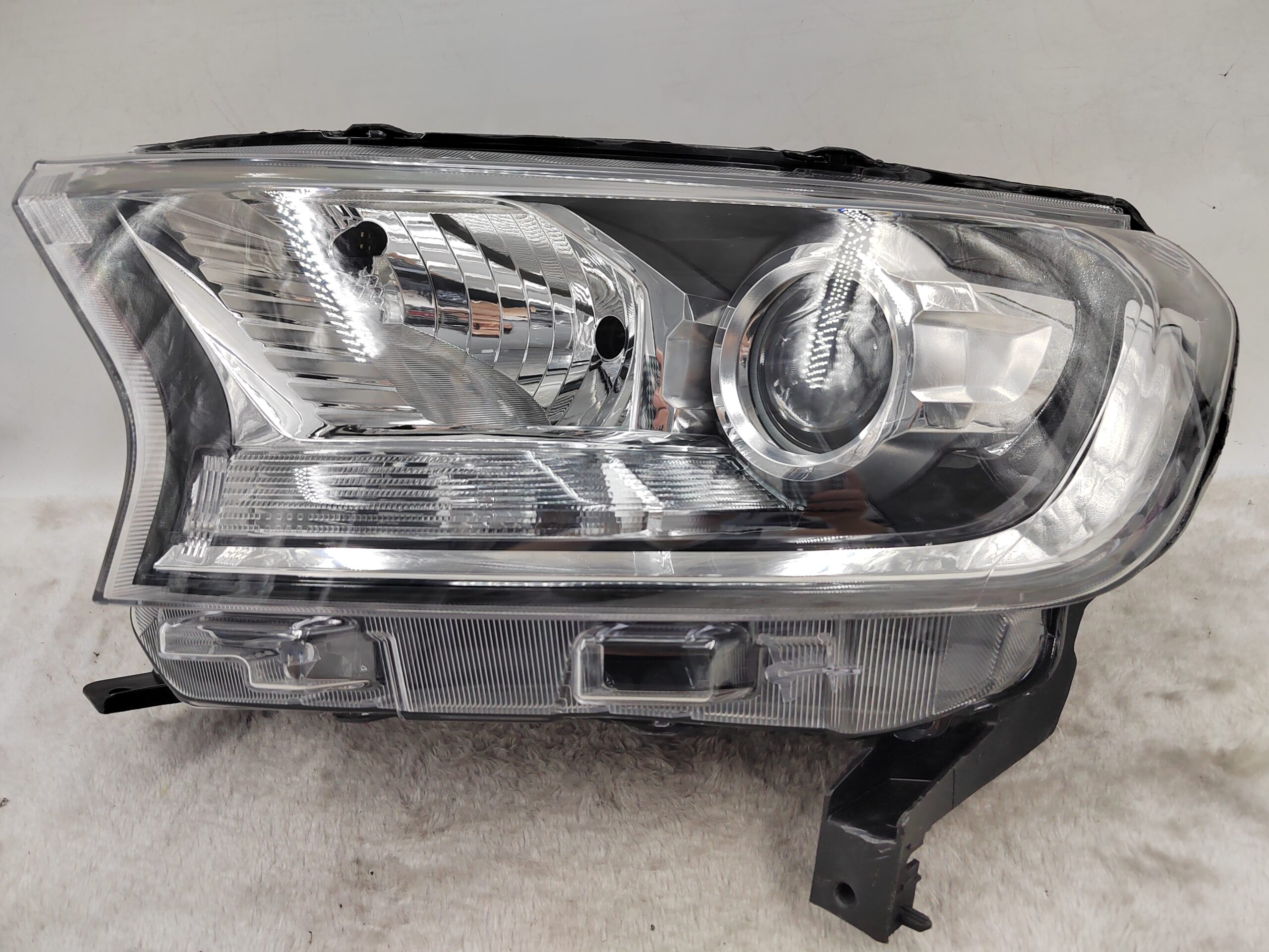 FORD EVEREST RANGER 2015-2019 HALOGEN L.H.S HEADLIGHT ASSEMBLY