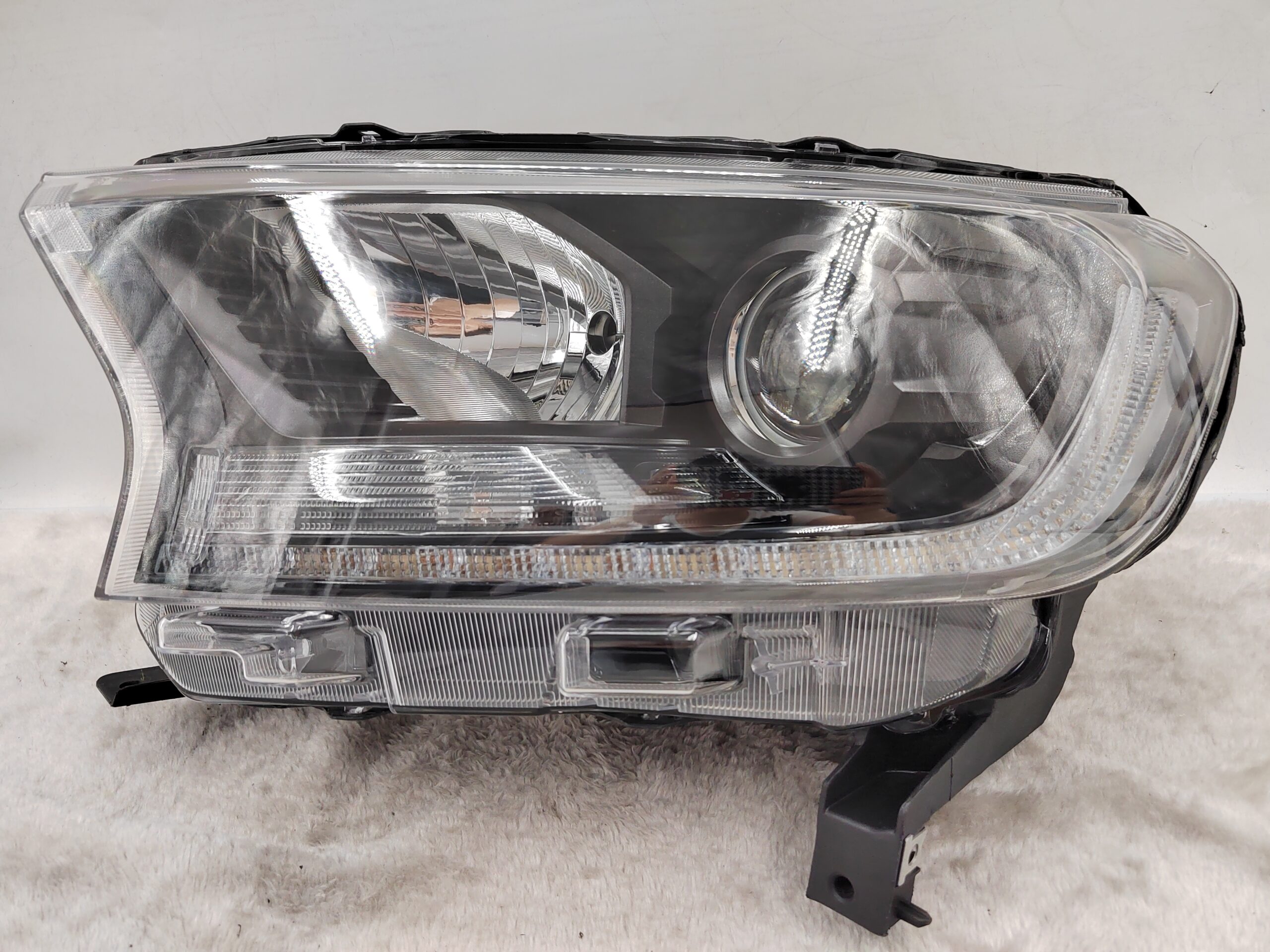 FORD EVEREST RANGER 2015-2019 XENON L.H.S HEADLIGHT ASSEMBLY