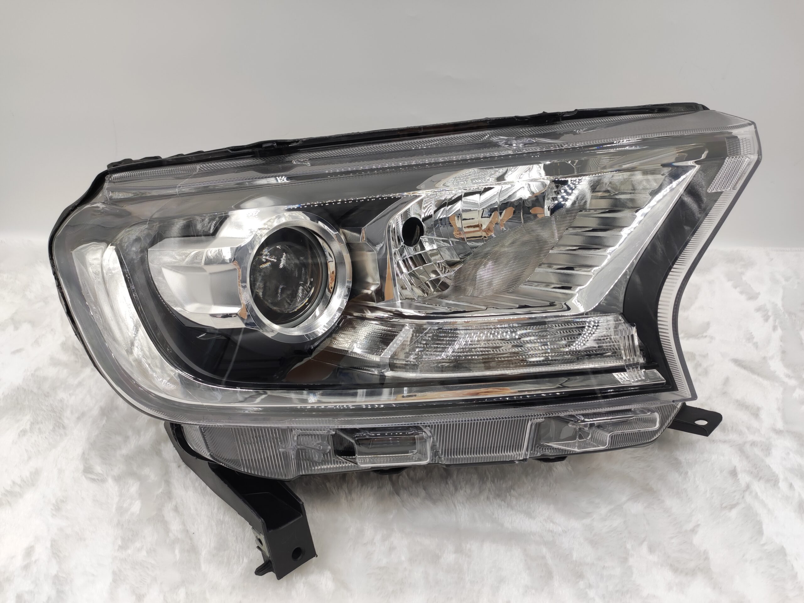 FORD EVEREST RANGER 2015-2019 HALOGEN R.H.S HEADLIGHT ASSEMBLY