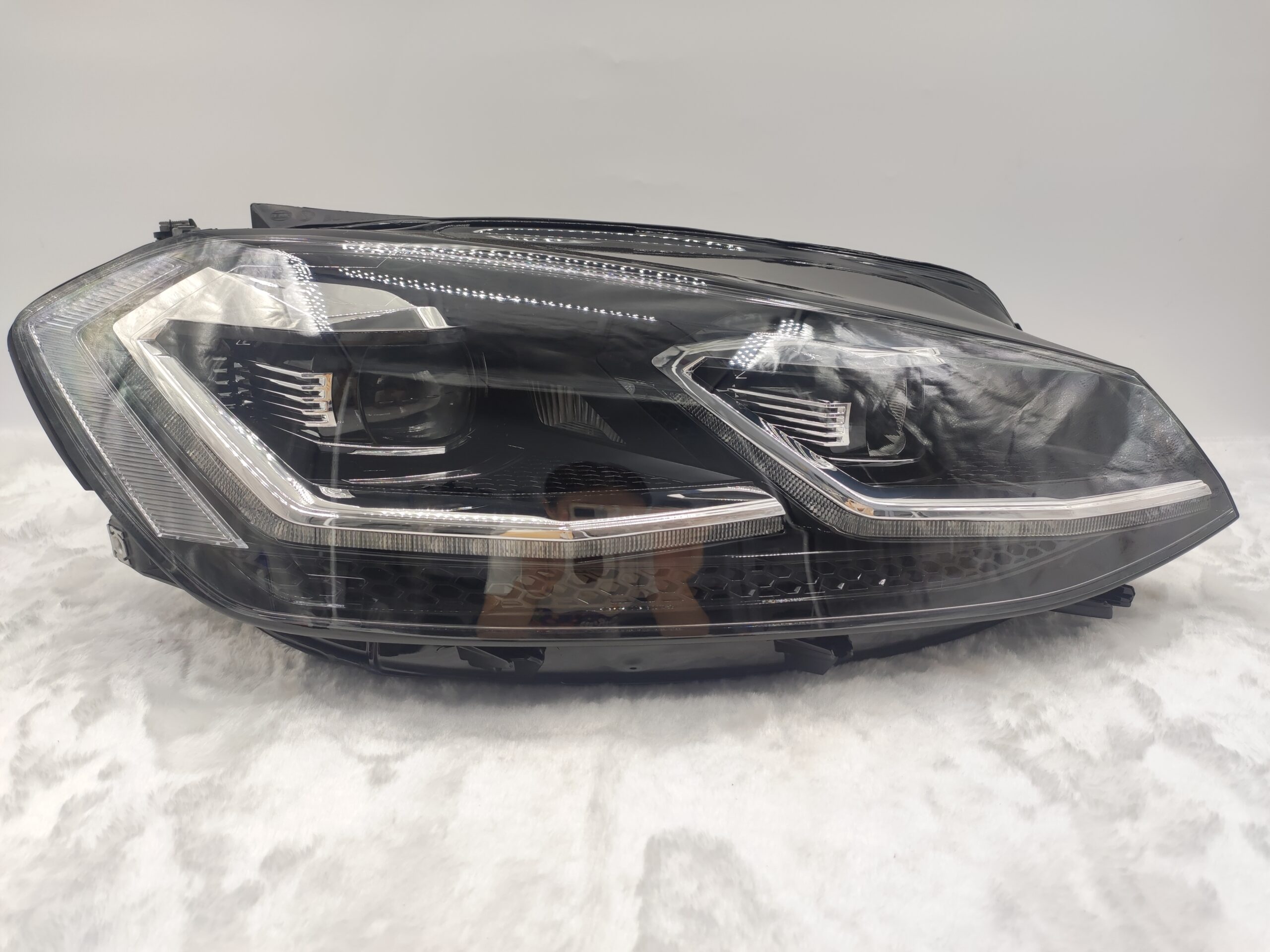 VOLKSWAGEN GOLF 2017-2019 LED R.H.S HEADLIGHT ASSEMBLY