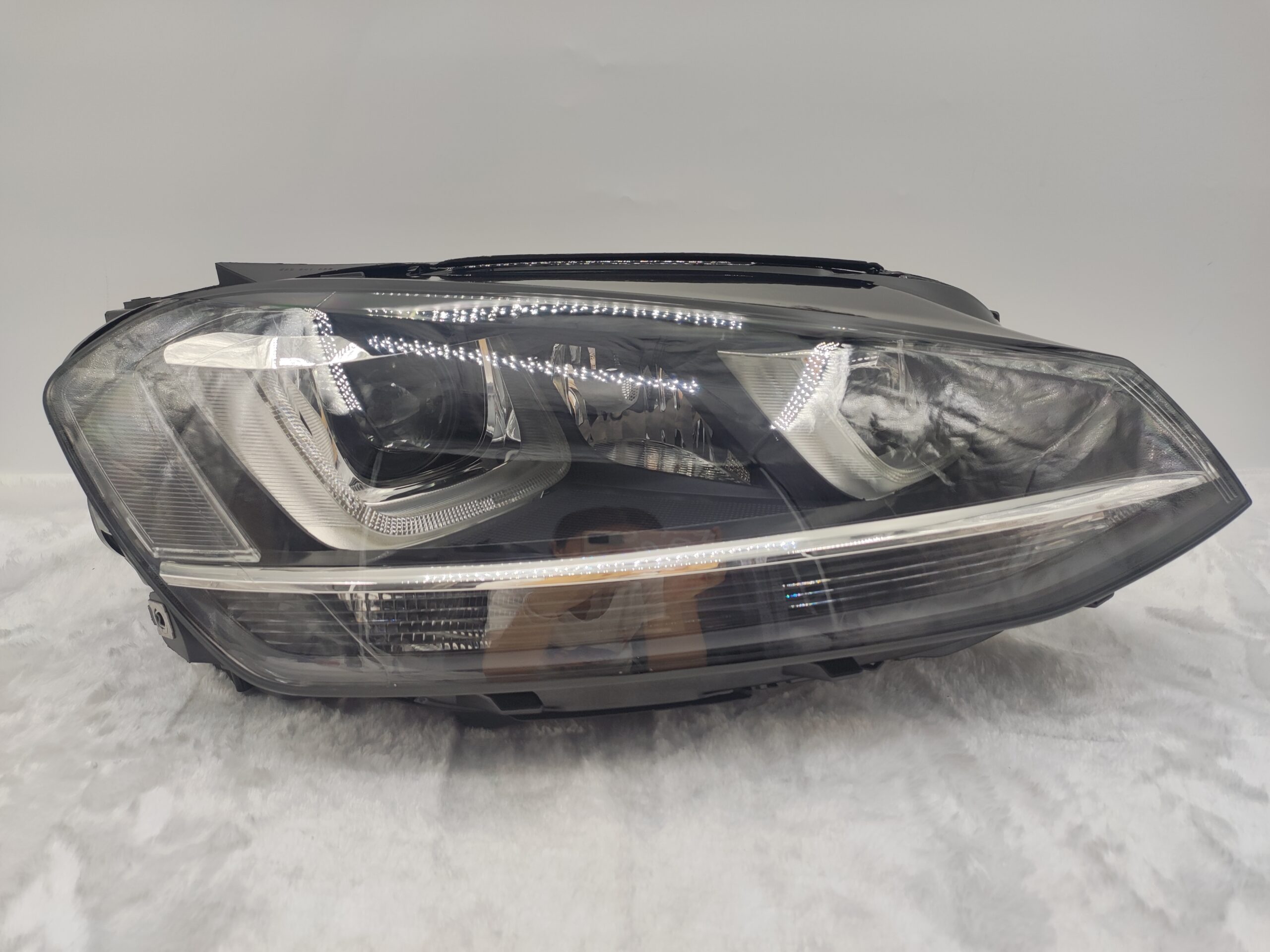 VOLKSWAGEN GOLF 2017-2019 XENON R.H.S HEADLIGHT ASSEMBLY